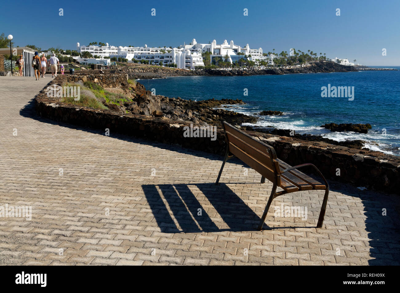 Playa Blanca und der Timanfaya Palace Hotel, Lanzarote, Kanarische Inseln, Spanien. Stockfoto