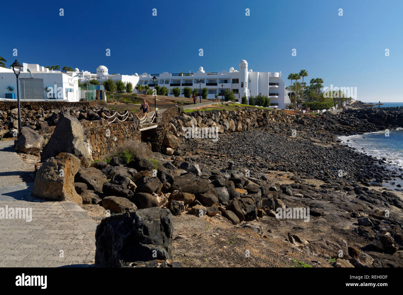 Playa Blanca und der Timanfaya Palace Hotel, Lanzarote, Kanarische Inseln, Spanien. Stockfoto