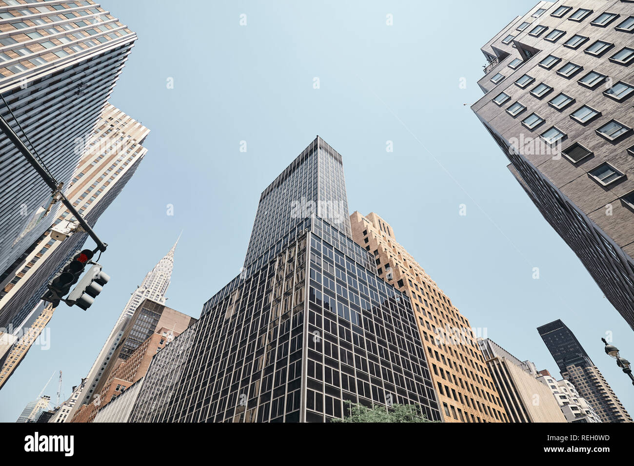 Blick auf Manhattan Wolkenkratzer, Farbe getonte Bild, USA. Stockfoto