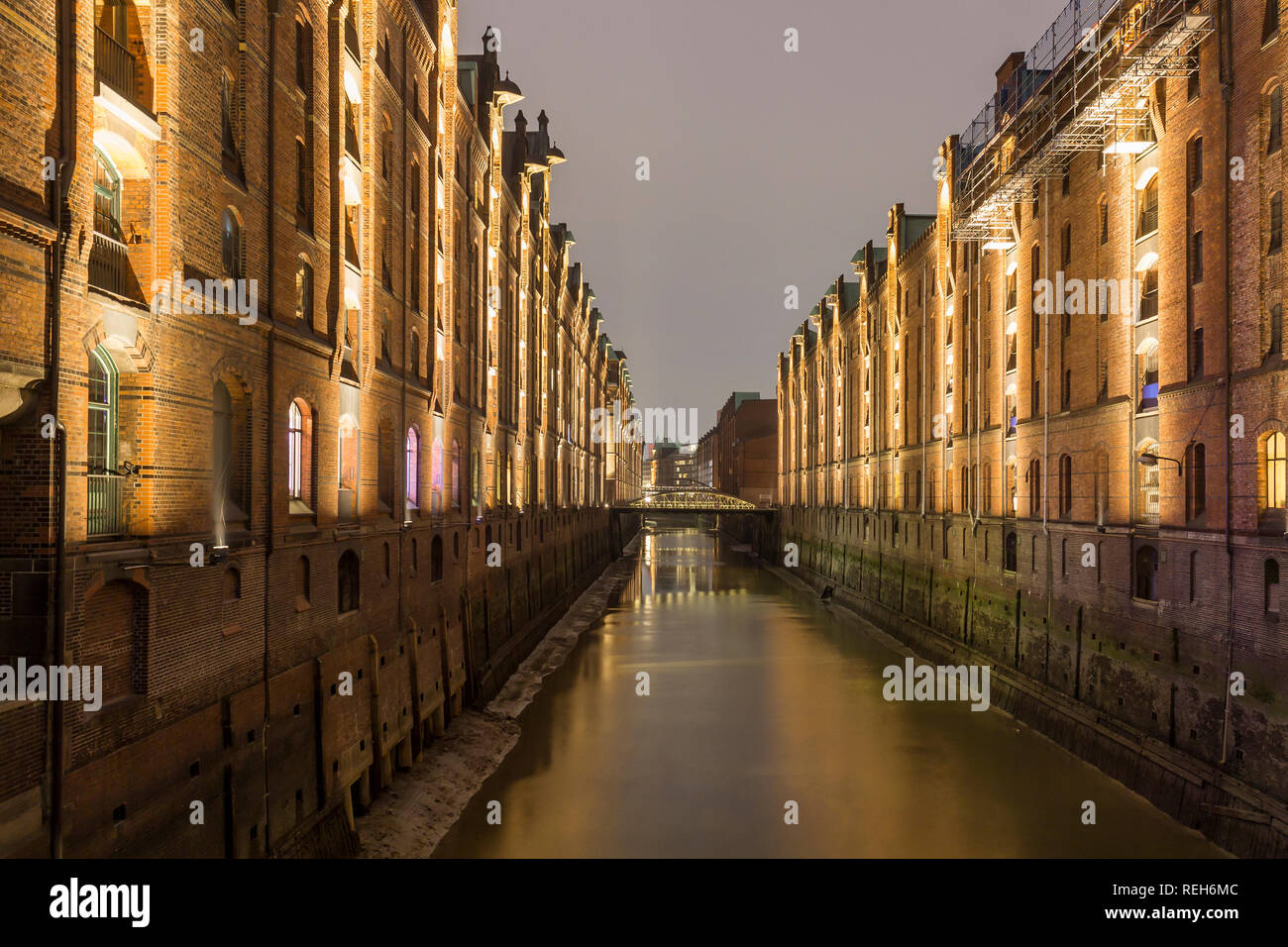 Die Speicherstadt, großes Lager Stadtteil von Hamburg bei Nacht, Deutschland Stockfoto