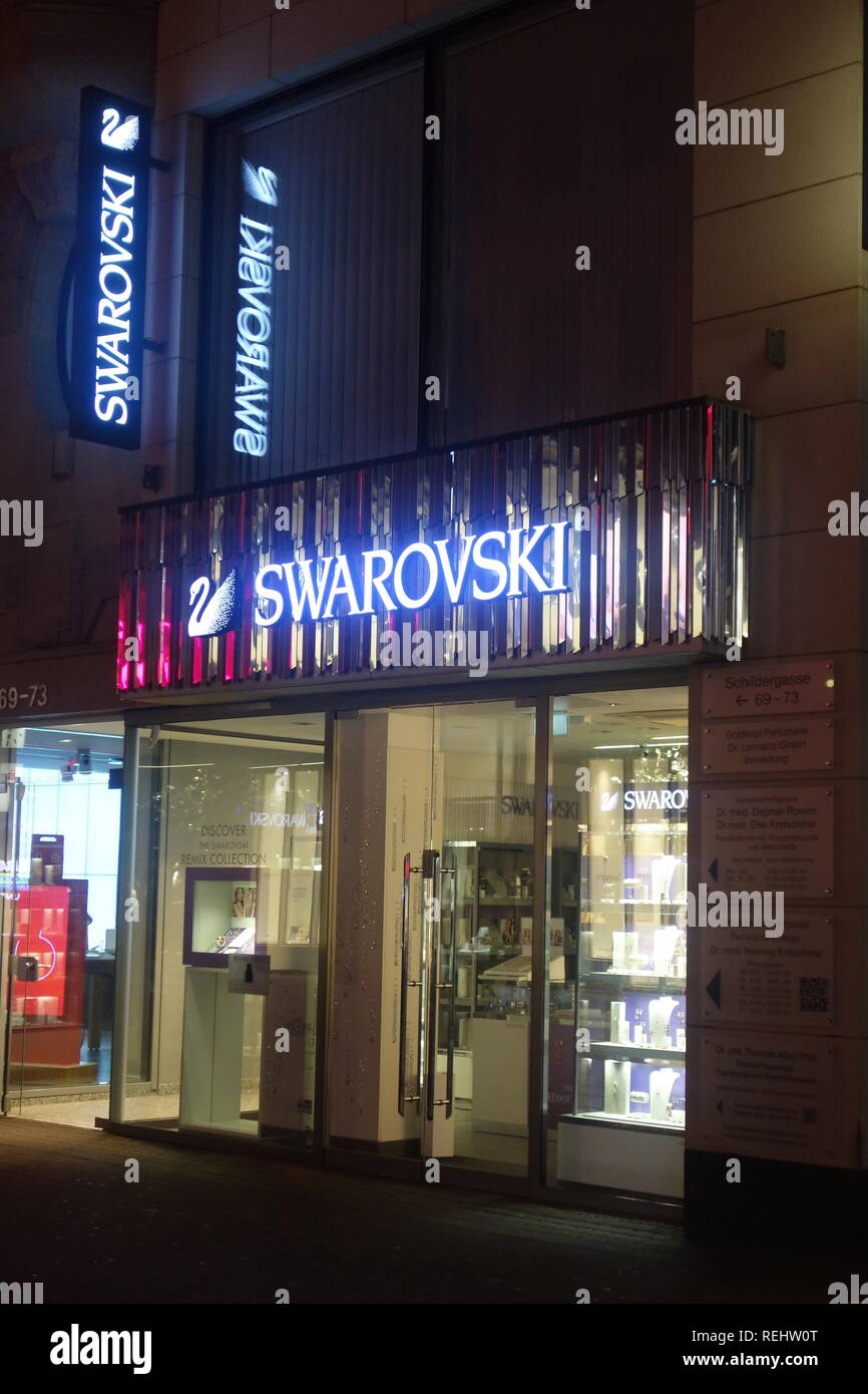 Swarovski Köln Schildergasse, die Swarovski Shop auf der Schildergasse in Köln - der belebtesten Einkaufsstraße in Europa. Stockfoto