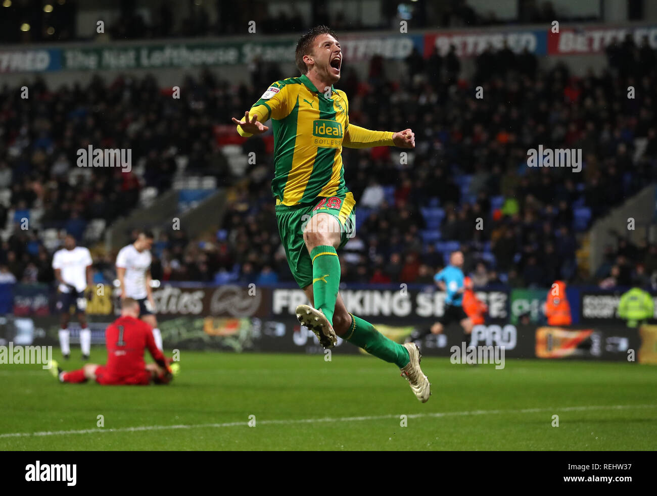 West Bromwich Albion Sam's Feld feiert zweiten Ziel seiner Seite des Spiels zählen während der Himmel Wette Championship Match an der Universität Bolton Stadion. Stockfoto