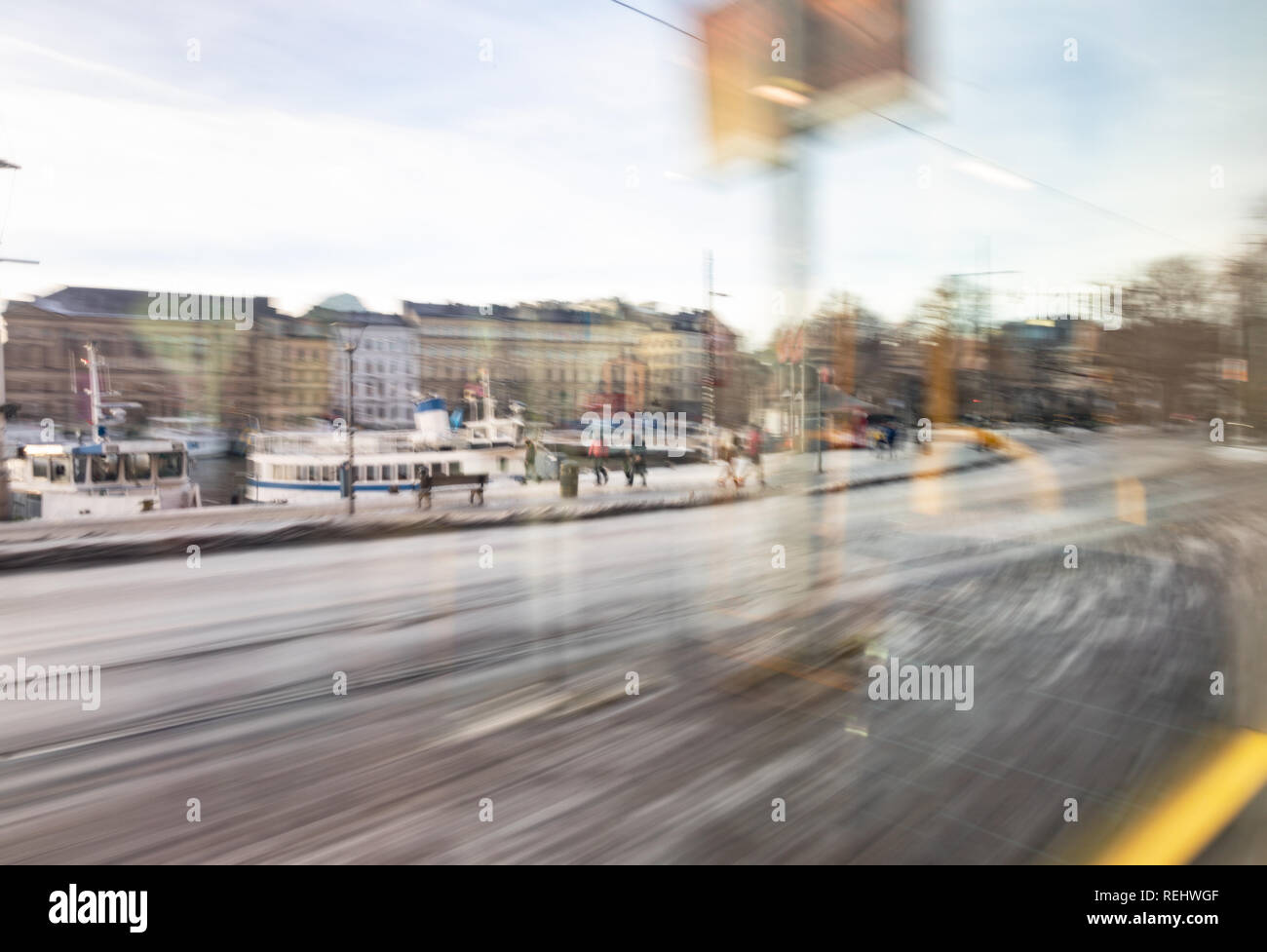 Schuss aus der Straßenbahn, während durch Stockholm reisen Stockfoto