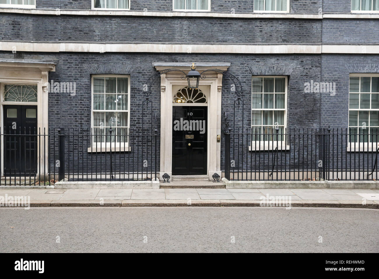 Ein Blick auf die Downing Street Nr.10 vor einer Sitzung zwischen dem britischen Premierminister Theresa May und Premierminister von Neuseeland Jacinda Ardern. Stockfoto