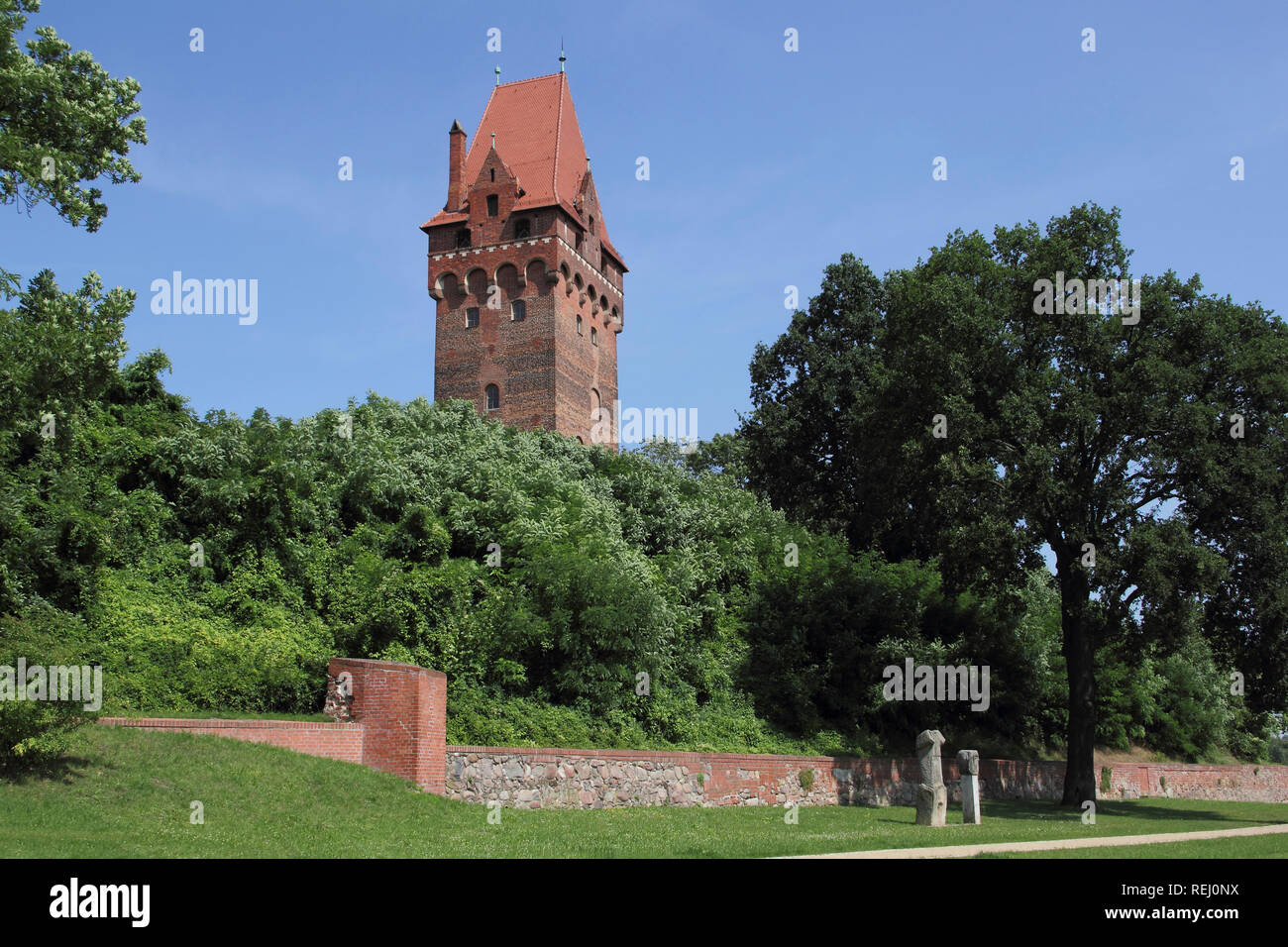 Burganlage und den Aussichtsturm in Tangermünde, Deutschland Stockfoto