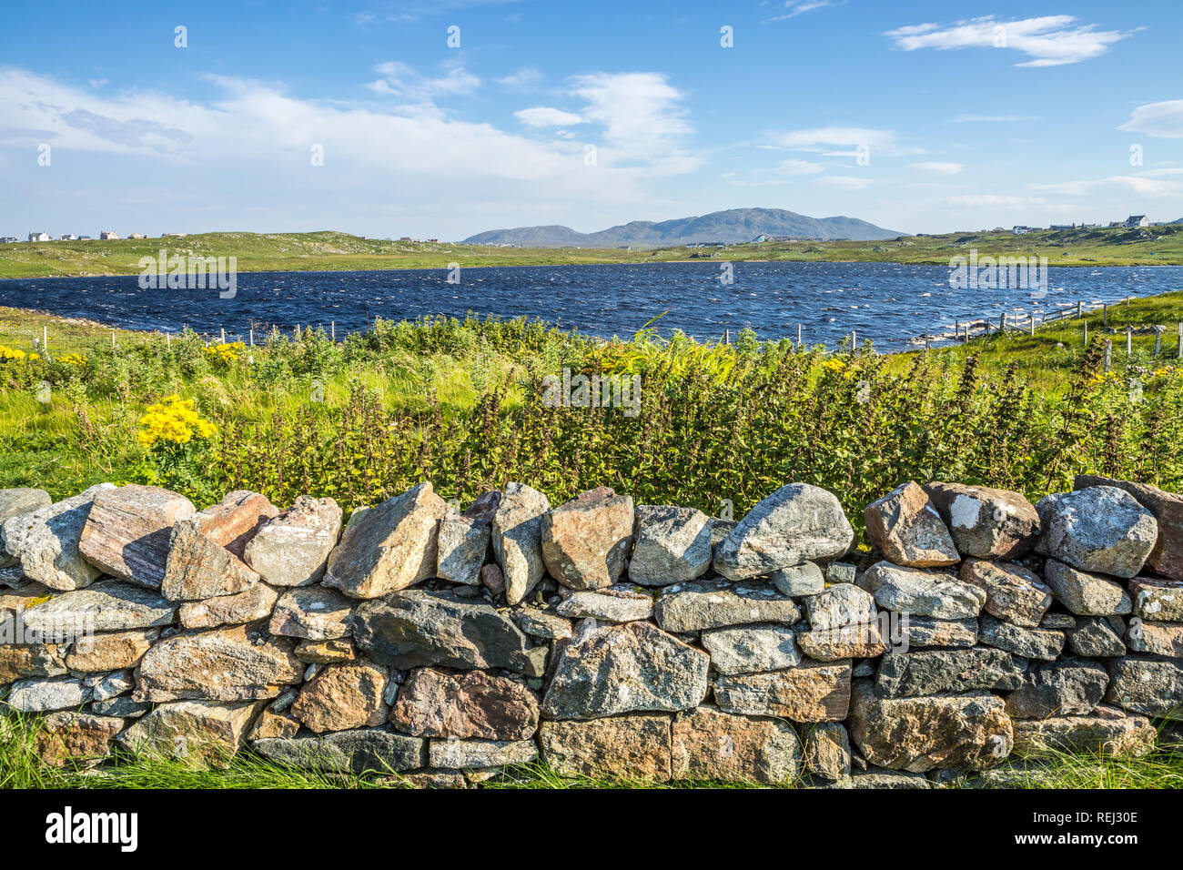 Traditionelle stone wall Framing schottische Landschaft, von der Insel Lewis, Äußere Hebriden, Schottland, UK Stockfoto