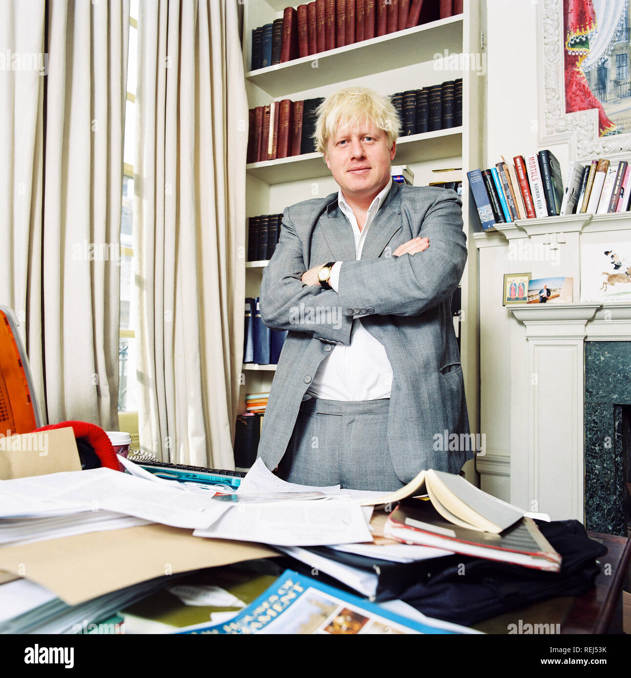 Boris Johnson konservativer Premierminister, Herausgeber des Magazins Spectator, fotografiert im Büro des Magazins Spectator im Jahr 2003, Westminster, London, England. Stockfoto