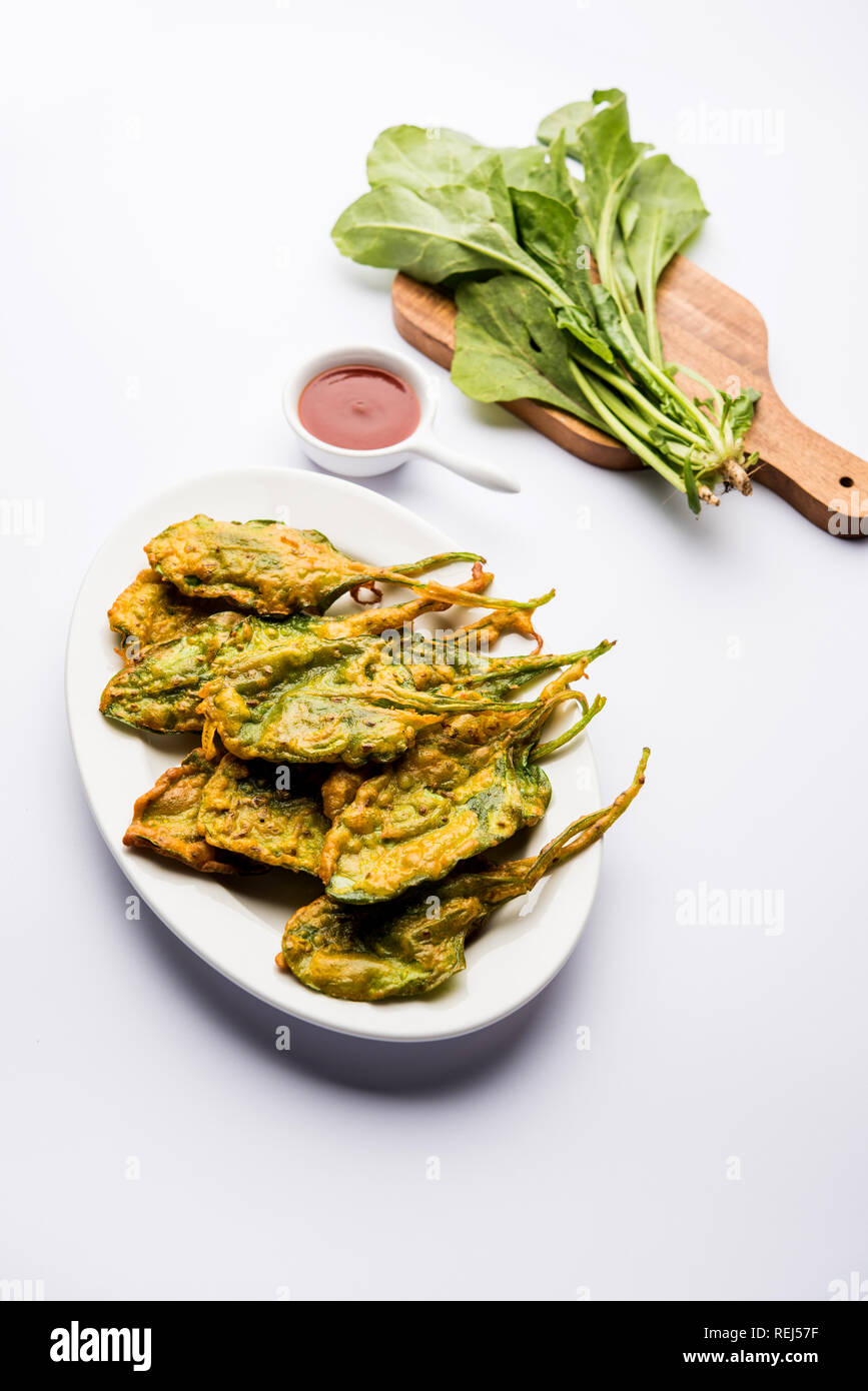 Knusprige Palak/Spinatblätter pakoda oder pakoda Stockfoto