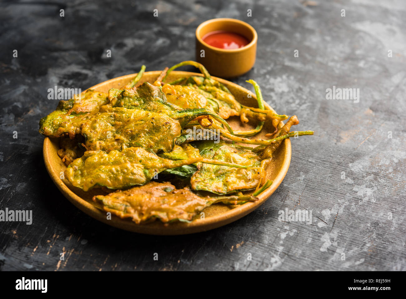 Knusprige Palak/Spinatblätter pakoda oder pakoda Stockfoto