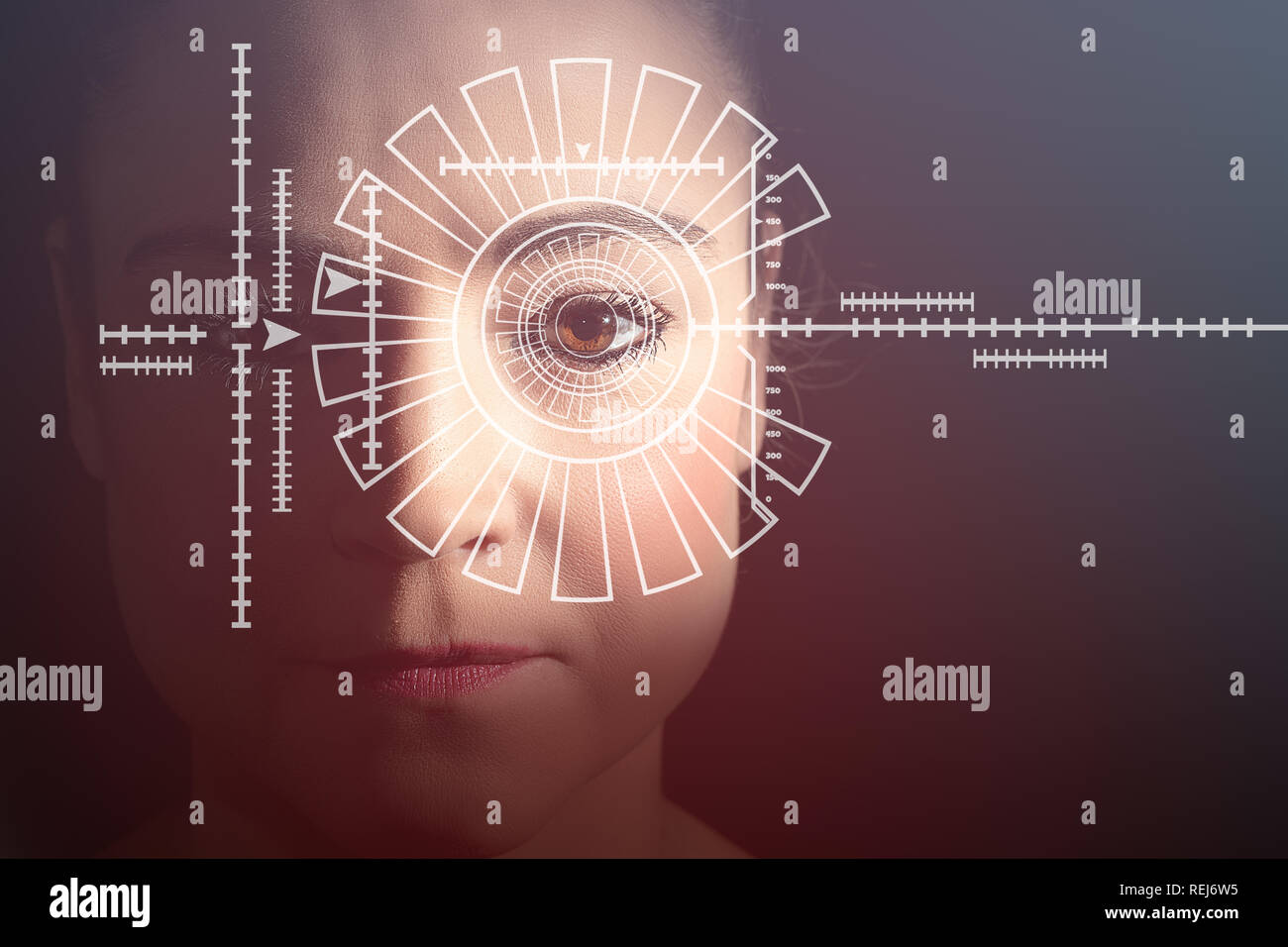 Sicherheit von Frau Iris oder Retina scan Identität festzustellen. Technologie im Auge Stockfoto