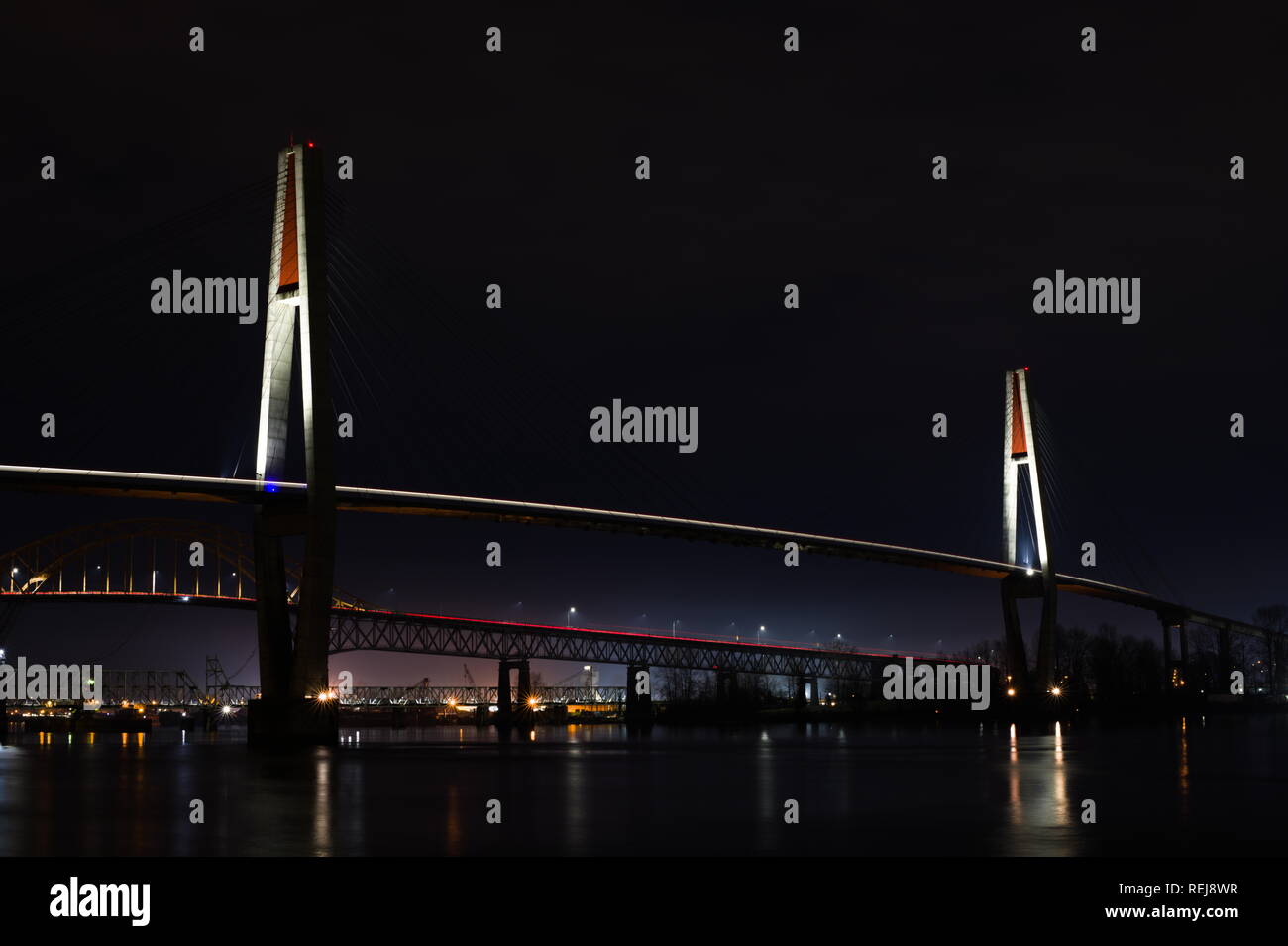 Skybridge zwischen New Westminster und Surrey, British Columbia, Kanada Stockfoto