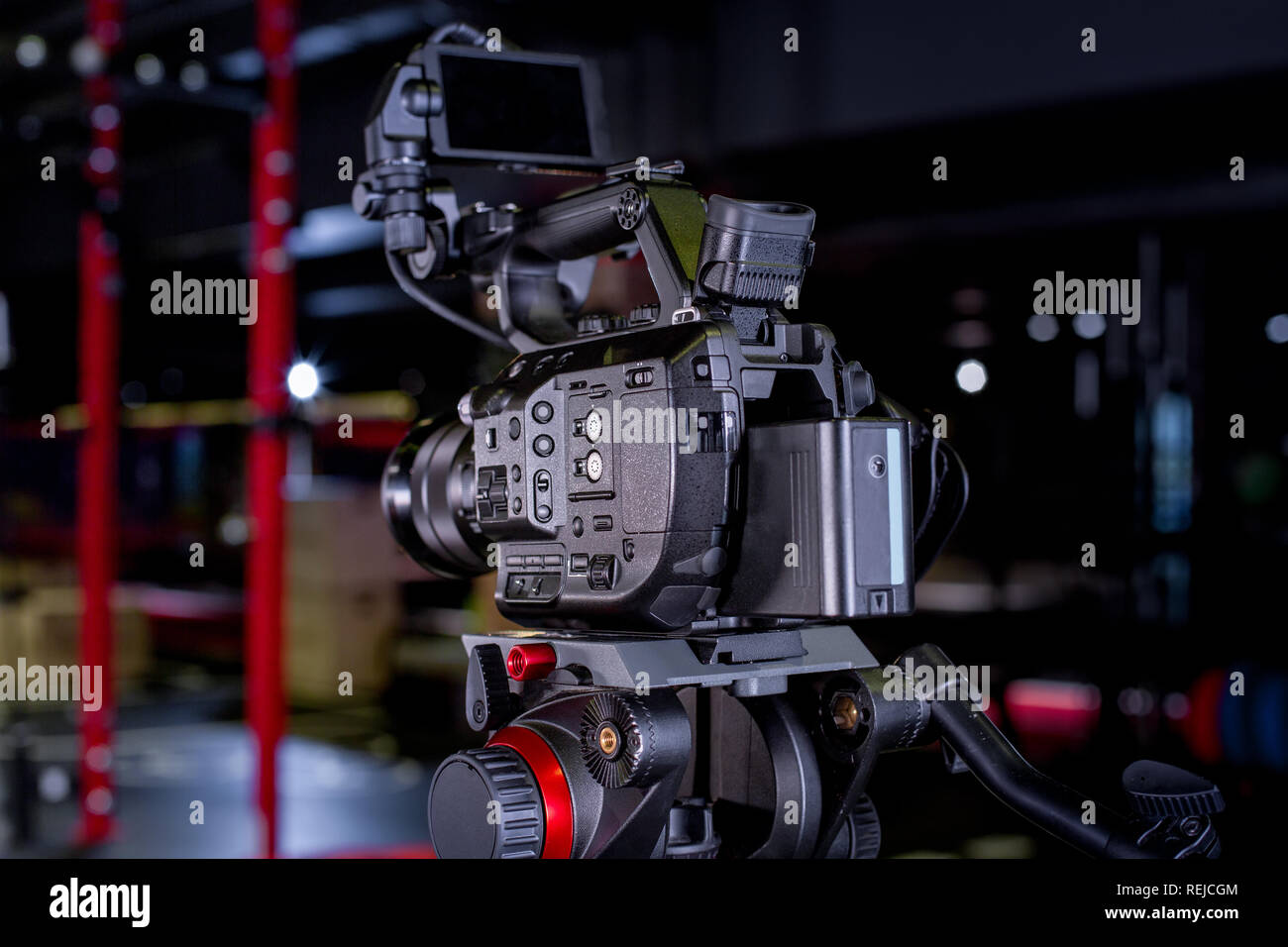 Video Erstellung Prozess backstage Konzept. vor der Aufzeichnung eines Videos Blog. Winkel Auswahl. Vorbereitung der Lage. Moderne Ausstattung Konzept. Stockfoto