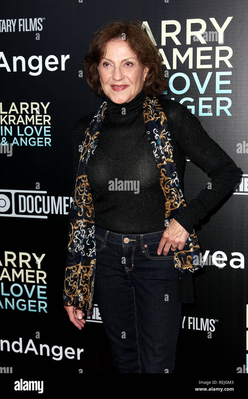 NEW YORK, NY - 01. JUNI: Die Schauspielerin Kelly Bishop nimmt an der New Yorker Premiere von „Larry Kramer in Love and Anger“ im Time Warner Center am 1. Juni 2015 in New York City Teil. (Foto von Steve Mack/S.D. Mack Pictures) Stockfoto