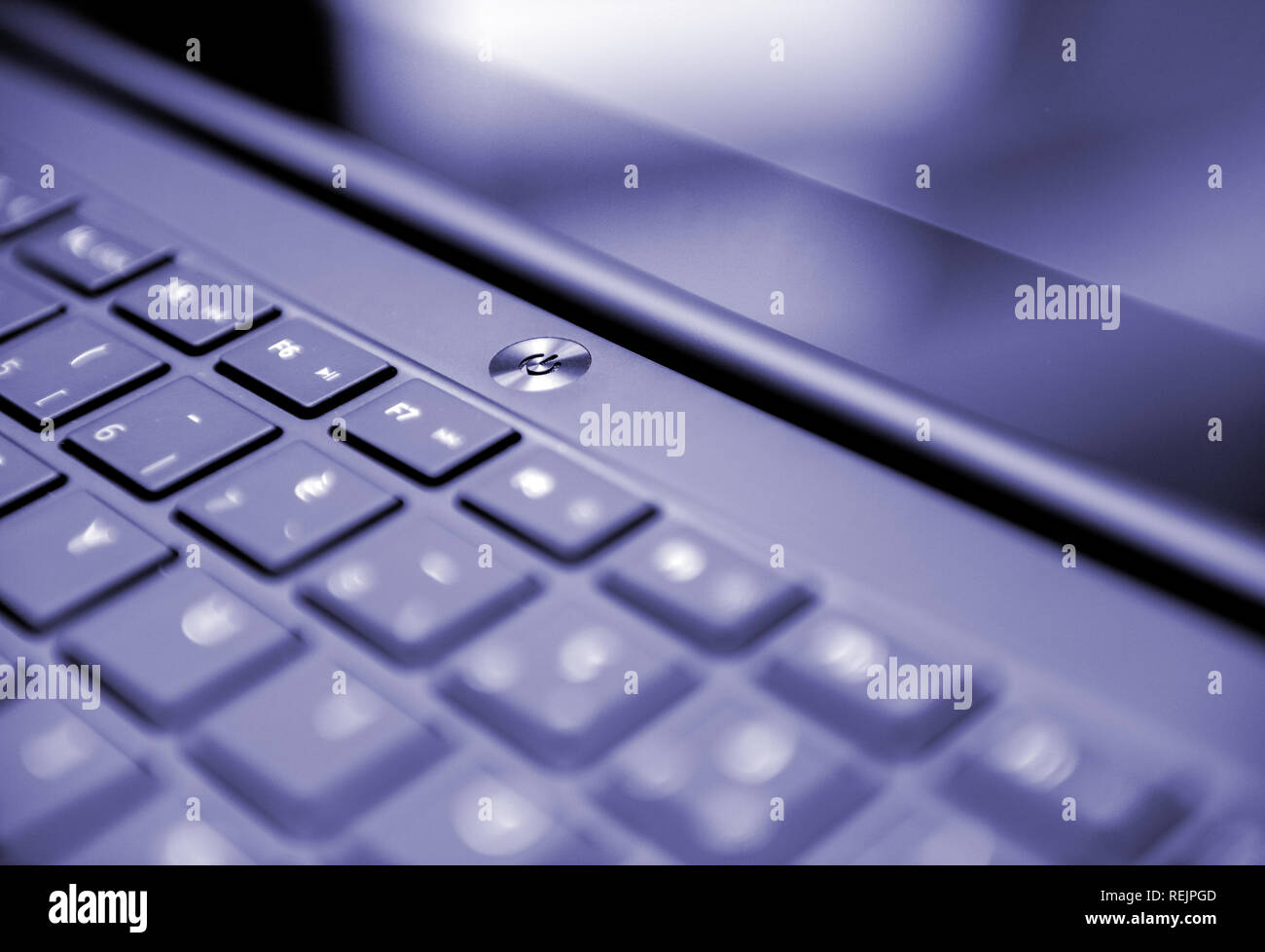 Netzschalter an modernen Laptop flachen Fokus Stockfotografie - Alamy