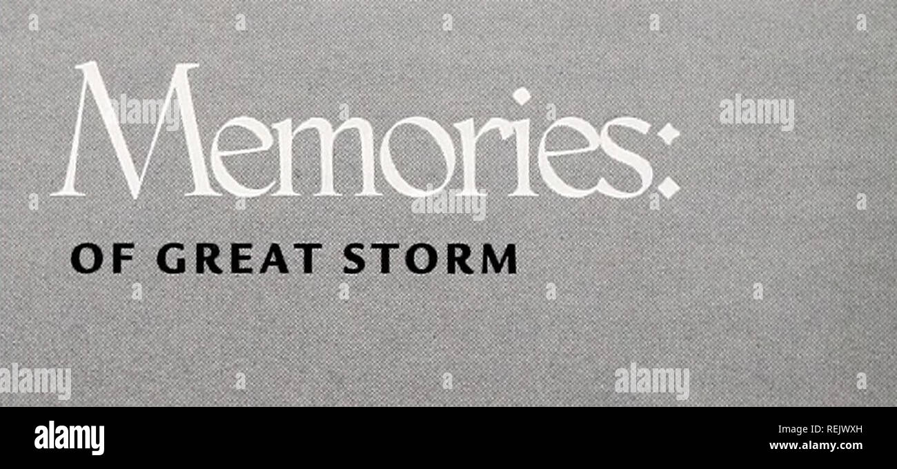 . Küste beobachten. Meeresschätze; Ozeanographie; Management von Küstenzonen; Ökologie der Küsten. Wiederaufleben NACHKOMMEN FEIERN 100-jähriges Jubiläum von Ann Green Fotografien von Scott D. Taylor ein David Cameron springt ofFa Boot auf die einsame Ufer des Shackleford Banken, fühlt er sich zu Hause auf dem heiligen Boden." gründlich von der holprigen Bootsfahrt über Barden Einlass getränkt, geht er barfuß über den Sand, laden unzählige Erinnerungen an die Insel besucht. Er erinnert sich an die Besucher auf alten Walfang Camps, die einmal in den Sand stand. Er erinnert sich an sie Herden von wilden Pferden durch Wandern Stockfoto