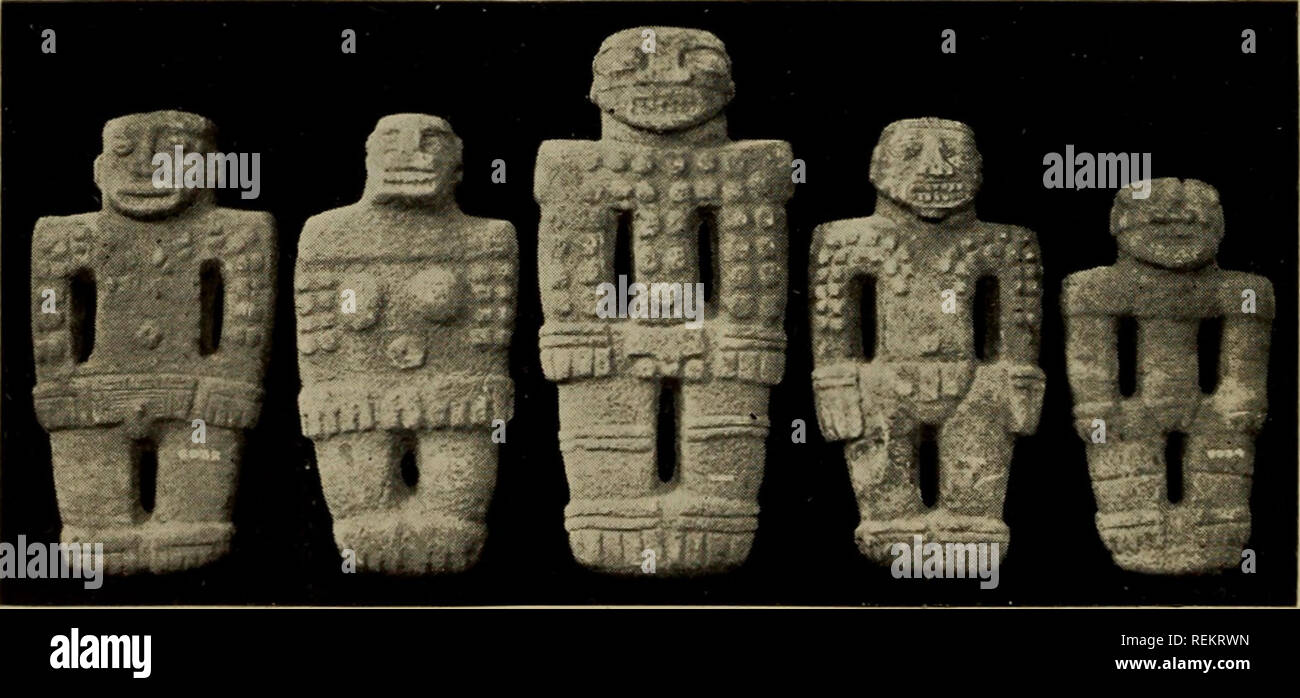 . Alte Kulturen von Mexiko und Mittelamerika. Inder von Mexiko; Indianer in Zentralamerika. [A]. m Platte VIII. Zwei Stufen in die Steinskulpturen von Costa Rica. Beachten Sie, dass in der ersten Reihe (a) Der menschliche Körper auf die Oberfläche einer Boulder mit dem Arme, Beine und Gesicht angepasst ist, in Flachrelief und mit Augen, Nase und Mund alle Herausstehenden, während in der zweiten Serie (&amp;) Die Gliedmaßen sind gerundet und teilweise befreit aus dem Körper. Beide sind von archaischer Typ aber wahrscheinlich nicht sehr alt. 60. Bitte beachten Sie, dass diese Bilder aus gescannten Seite Bilder, die digital enh wurden extrahiert werden Stockfoto