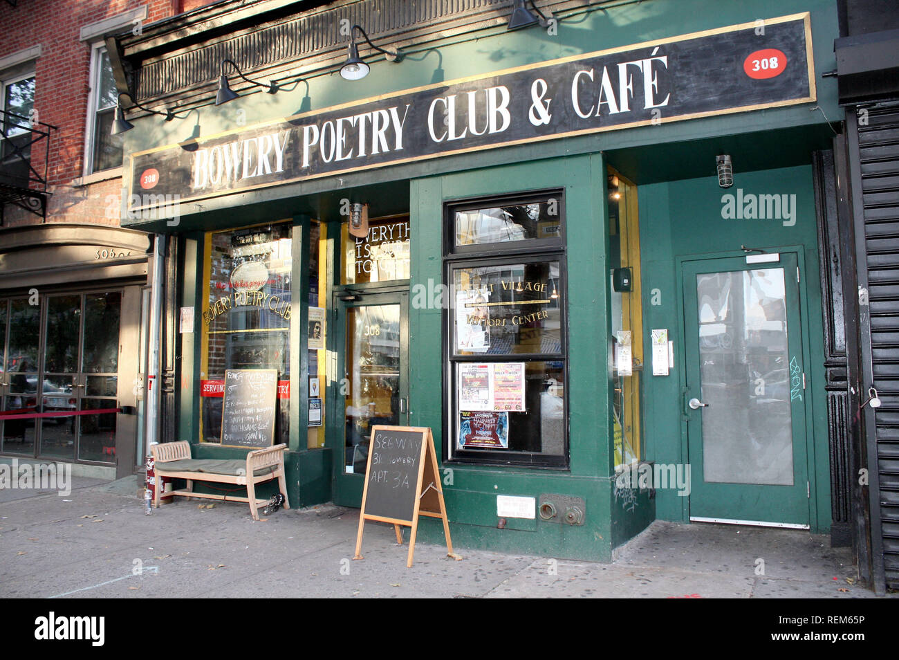 New York, NY - 25. Oktober: (Außen) an Michael O'Keefe's Buch Partei für 'Schwimmen Unter Mein Vater "an der Bowery Poetry Club am Sonntag, 25. Oktober Stockfoto