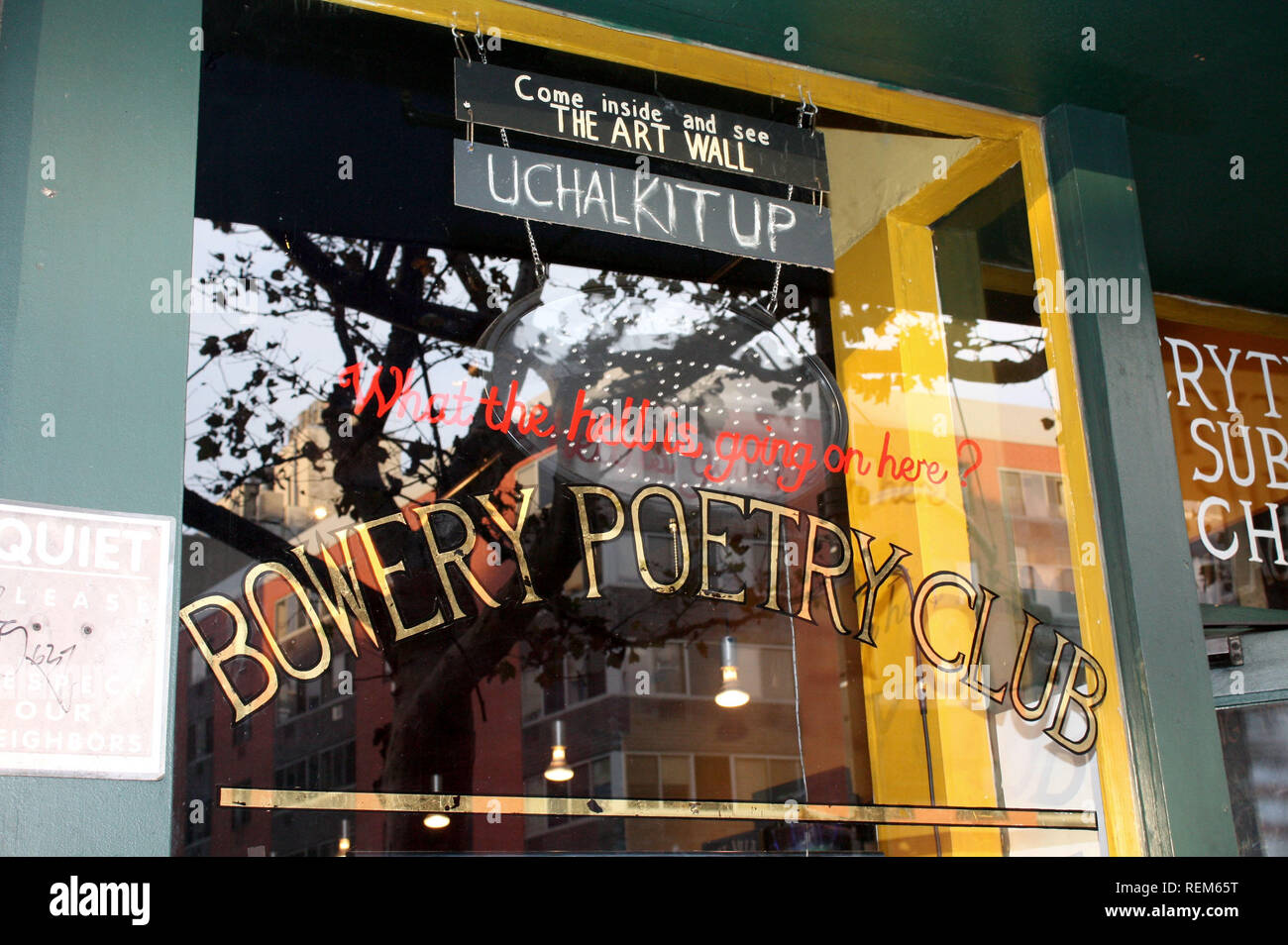 New York, NY - 25. Oktober: (Außen) an Michael O'Keefe's Buch Partei für 'Schwimmen Unter Mein Vater "an der Bowery Poetry Club am Sonntag, 25. Oktober Stockfoto