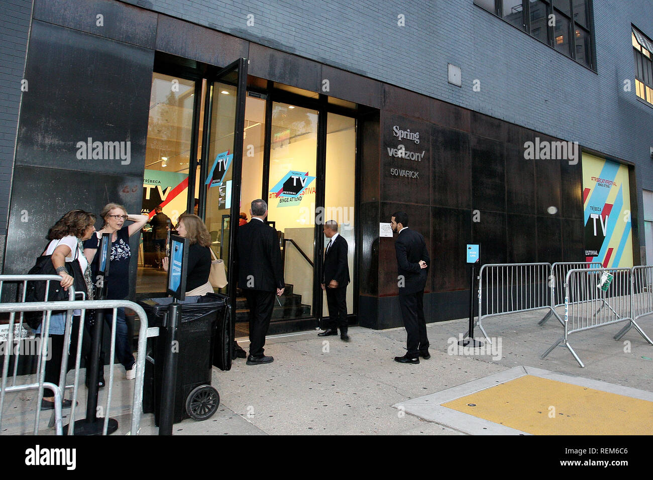 New York, NY - 21. September: (Außen) bei der Premiere von National Geographic's "Tal der Boom" im Tribeca TV Festival im Frühjahr Verizon am Freitag, Stockfoto