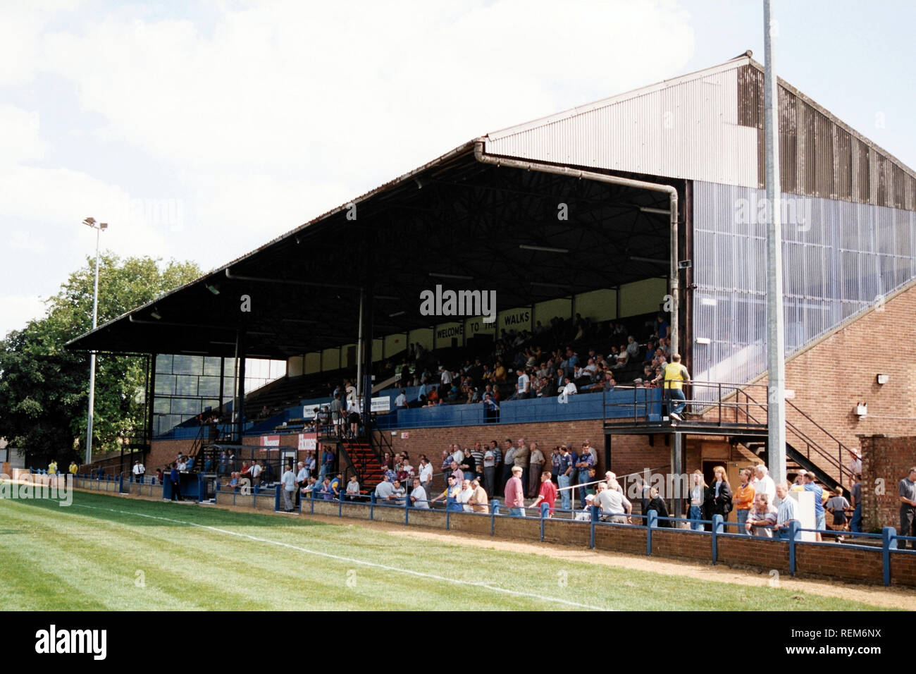 Die Haupttribüne im Kings Lynn FC Football Ground, die Spaziergänge, Tennyson Avenue, Kings Lynn, Norfolk, dargestellt am 3. August 1996 Stockfoto