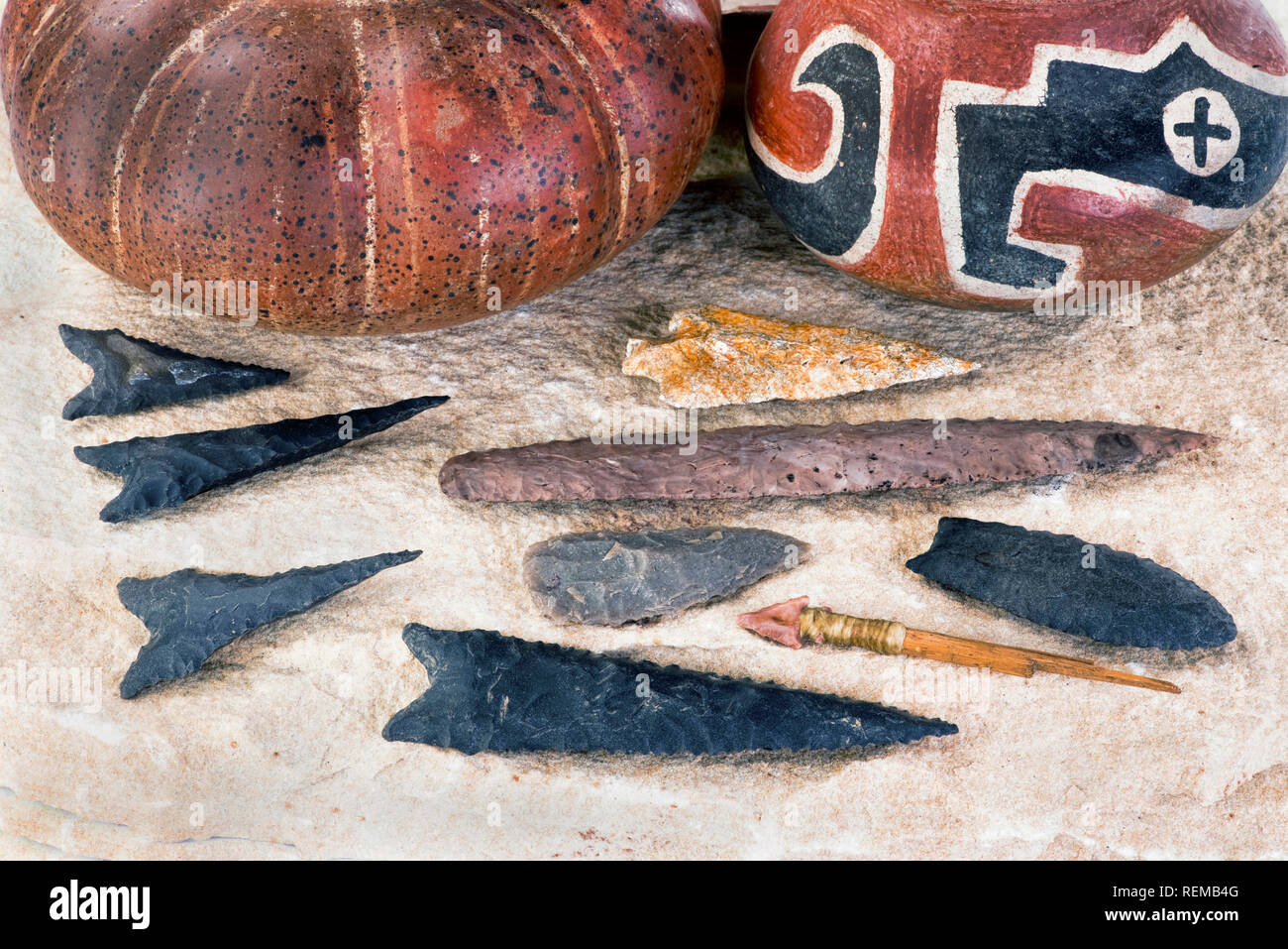 Echte amerikanische Pfeilspitzen in Texas und Arkansas gefunden um 6-9 Tausend Jahren. Stockfoto