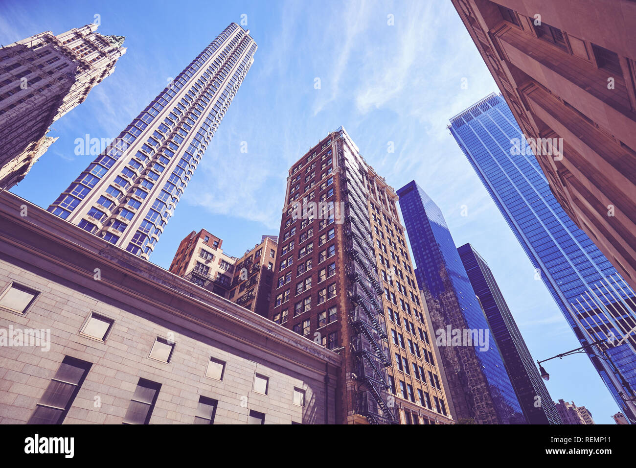 Blick auf Manhattan Wolkenkratzer, Farbe getonte Bild, USA. Stockfoto