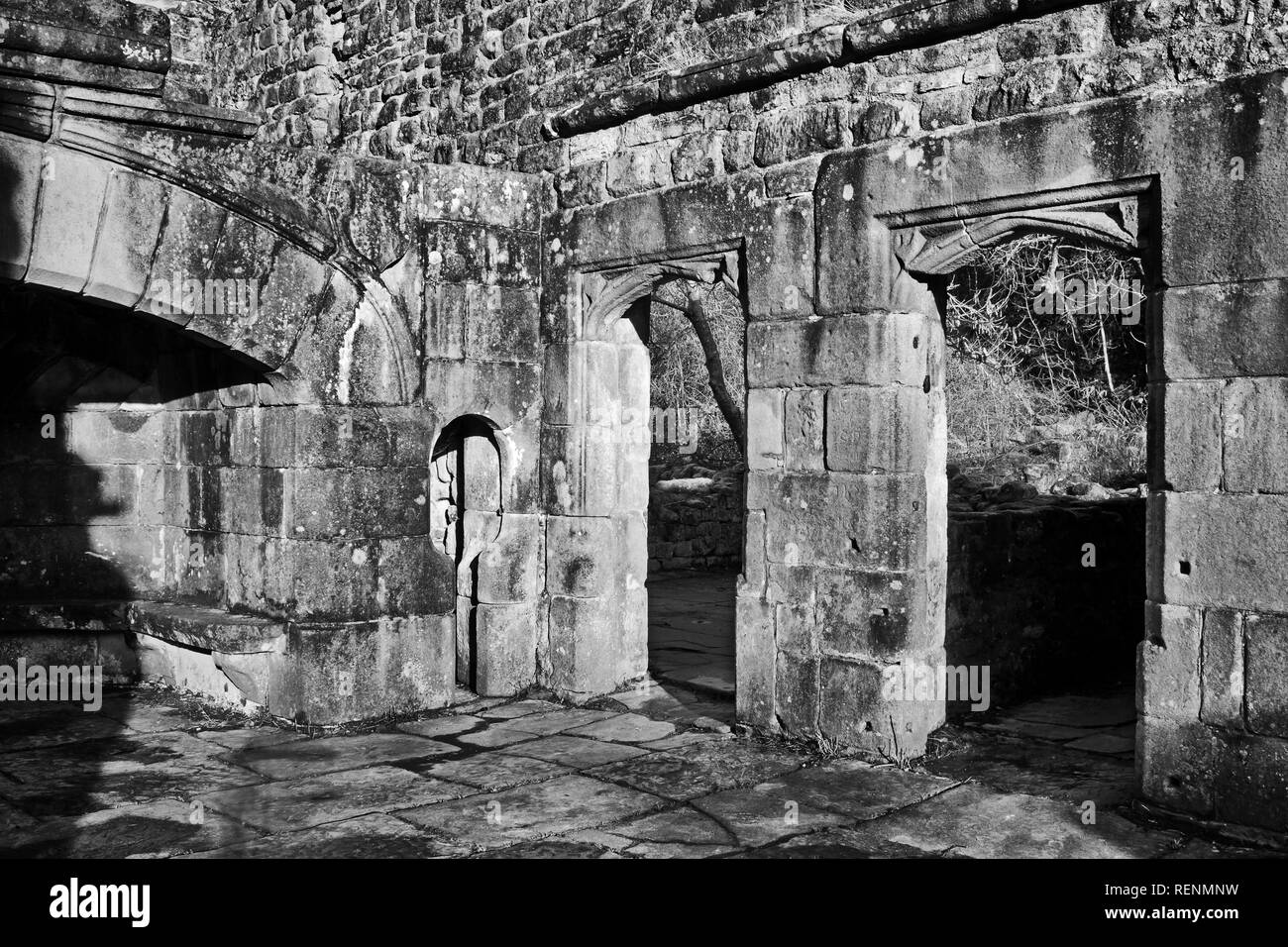 Türen in den Ruinen von Wycoller Hall, Wycoller Wycoller Hall, Dorf, Pendle, Lancashire Stockfoto