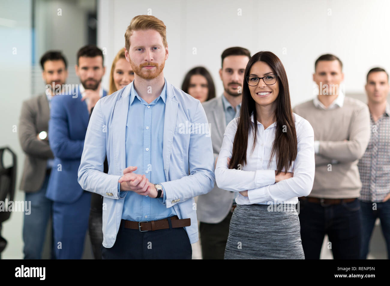 Portrait von Business Team im Büro posing Stockfoto