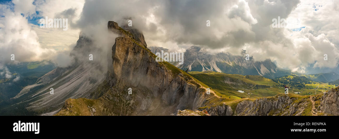 Tolle Aussicht Dolomiten von Seceda über geislergruppe Puezgruppe Italien Stockfoto