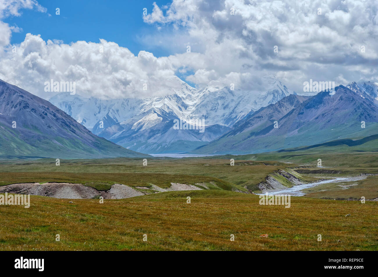 Fluss in der Sary Jaz Tal, Issyk-kul-region, Kirgisistan Stockfoto