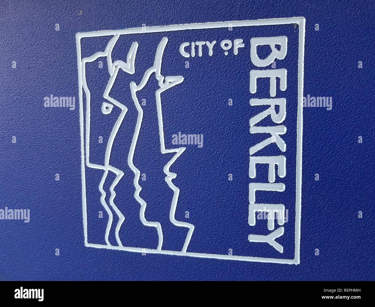 In der Nähe von weißen Logo der Stadt Berkeley, Kalifornien auf eine dunkle blaue Fläche, 7. Dezember 2018. () Stockfoto