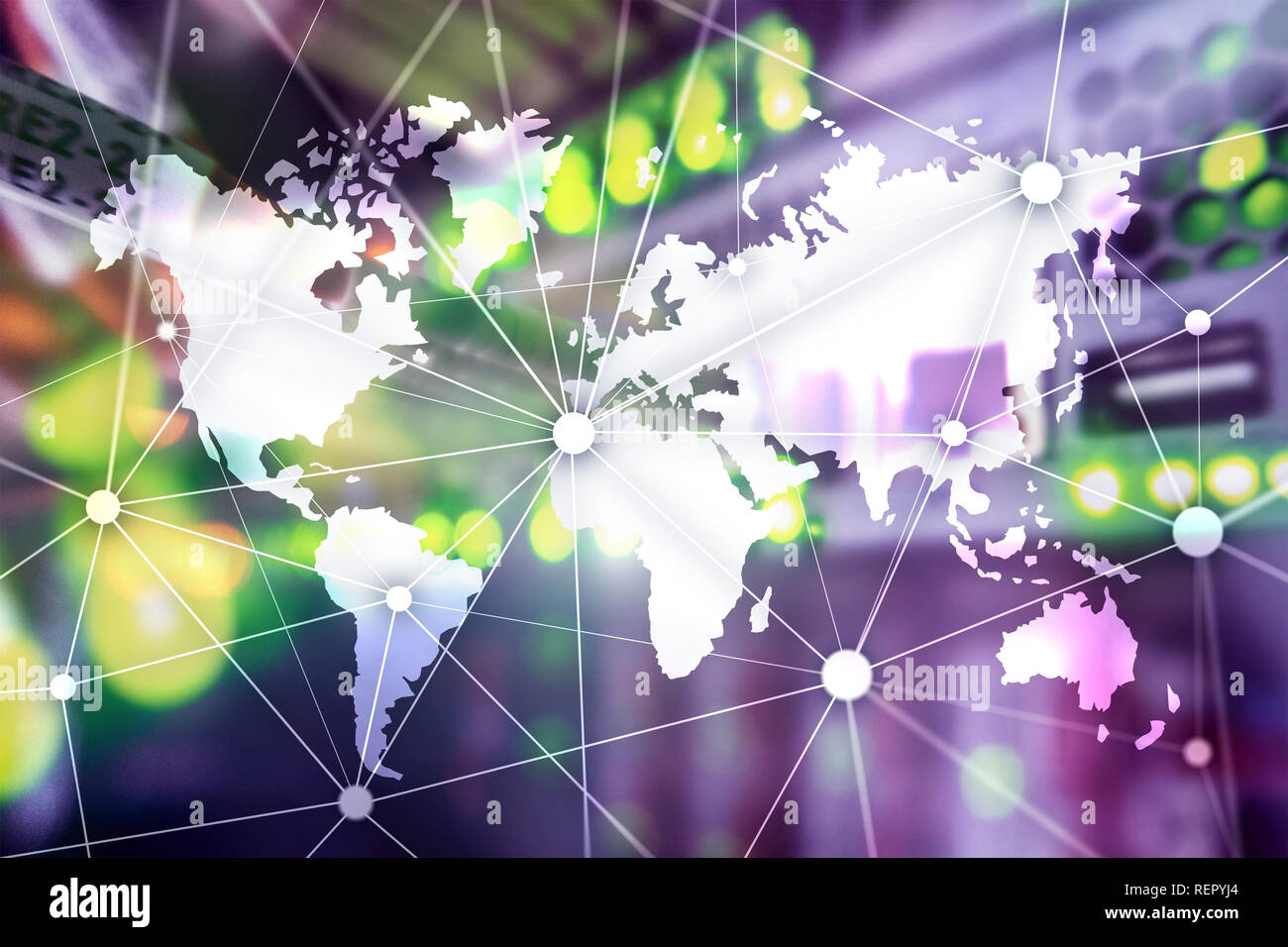 Weltkarte mit Kommunikation Netzwerk auf dem server Raumhintergrund Stockfoto