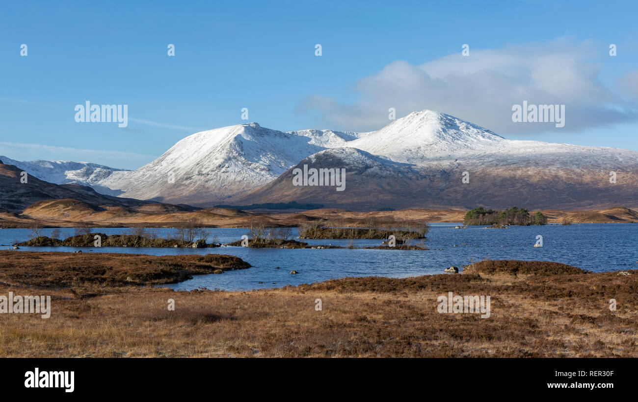 Der Schwarze Berg Reihe im Winter von Lochan na h-Achlaise, Rannoch Moor, Schottland Stockfoto