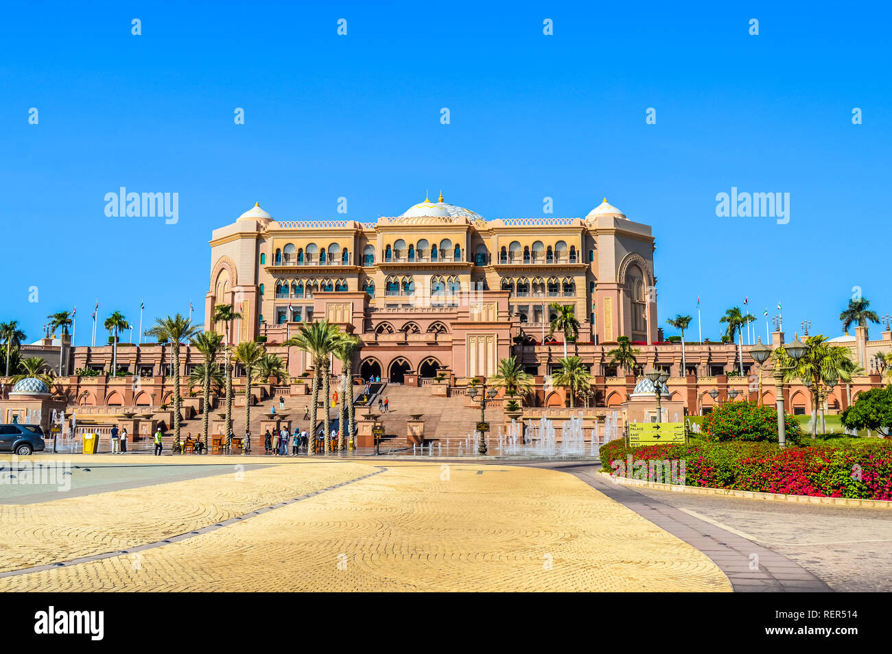 Majestatisch Und Palastartige Strandhotel 5 Sterne Hotel Emirates Palace In Abu Dhabi In Den Vereinigten Arabischen Emiraten Bekannt Stockfotografie Alamy