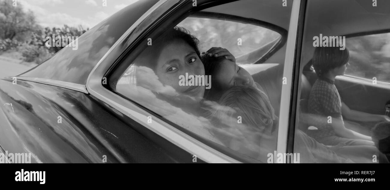 RELEASE DATE: November 21, 2018 TITEL: Roma STUDIO: Netflix Regie: Alfonso Cuaron PLOT: Ein Jahr im Leben einer Mitte-Klasse Familie Maid in Mexiko City in den frühen 1970er Jahren. In den Hauptrollen: YALITZA APARICIO als Cleo, Marco Graf als Pepe, CARLOS PERALTA JACOBSON wie Paco, DANIELA DEMESA wie Sofi. (Bild: © Netflix / Unterhaltung Bilder) Stockfoto