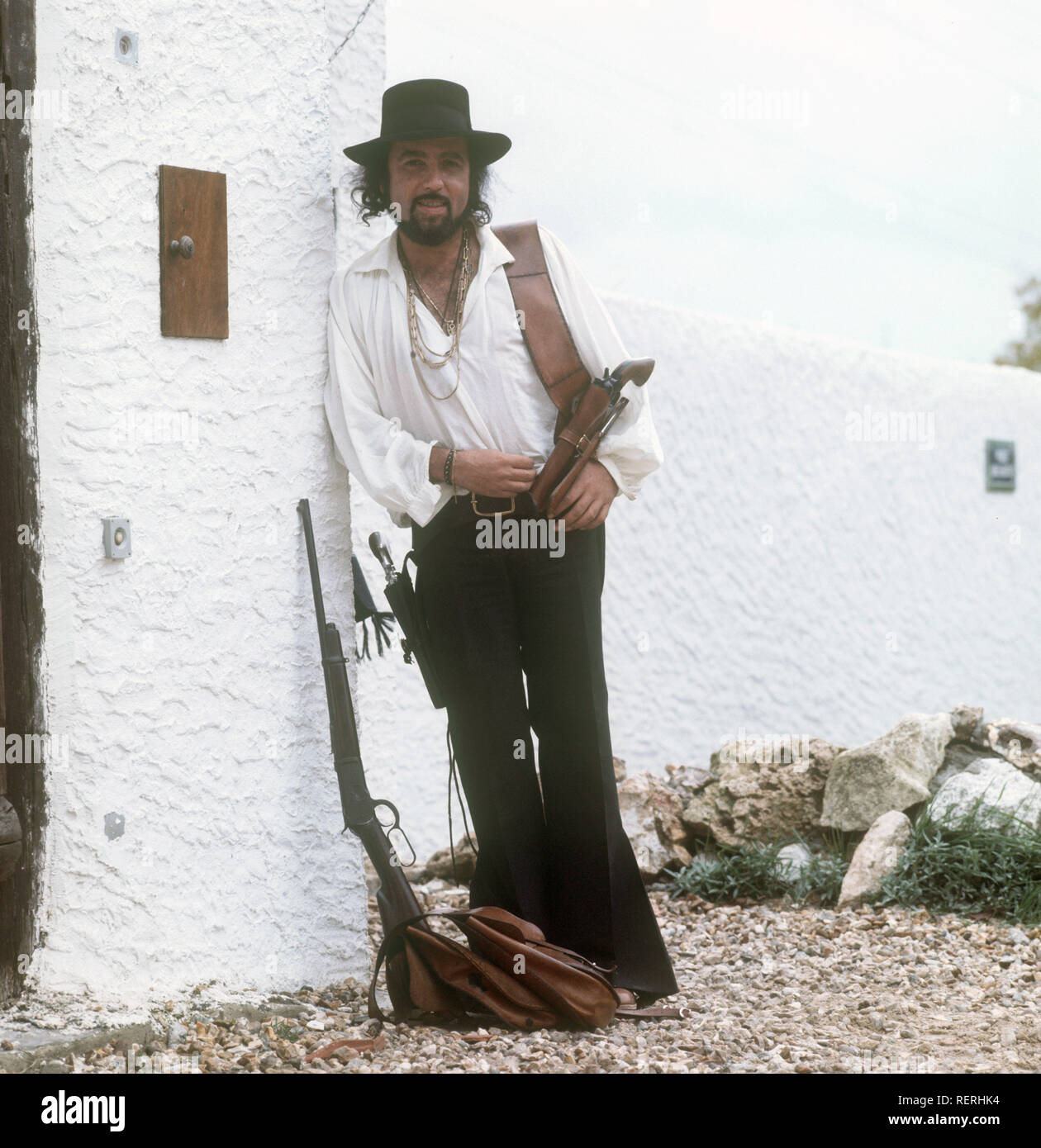 Der französische Sänger und Komponist Danyel Gerard ('Butterfly') im Januar 1977 auf seiner Farm in der Nähe von Paris. | Verwendung weltweit Stockfoto