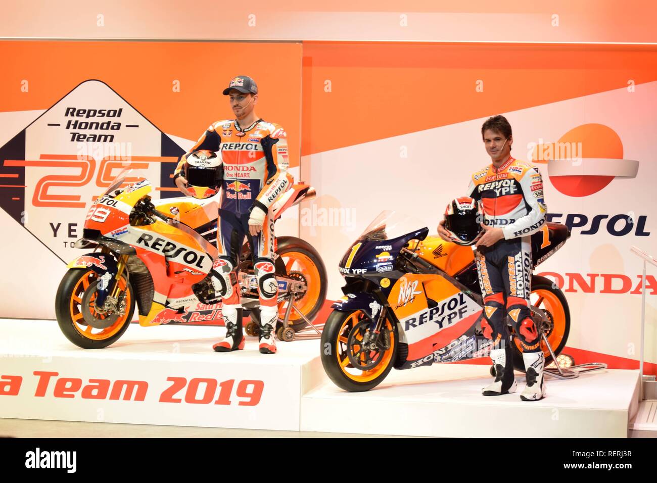 MotoGP - Repsol Honda Team Präsentation - Campus Repsol, Madrid, Spanien - Januar 23, 2019 Ehemalige Repsol Fahrer Mick Doohan (L) und Alex Criville (R) mit von Repsol Marc Marquez und Jorge Lorenzo während der Präsentation Cordon drücken Sie Stockfoto