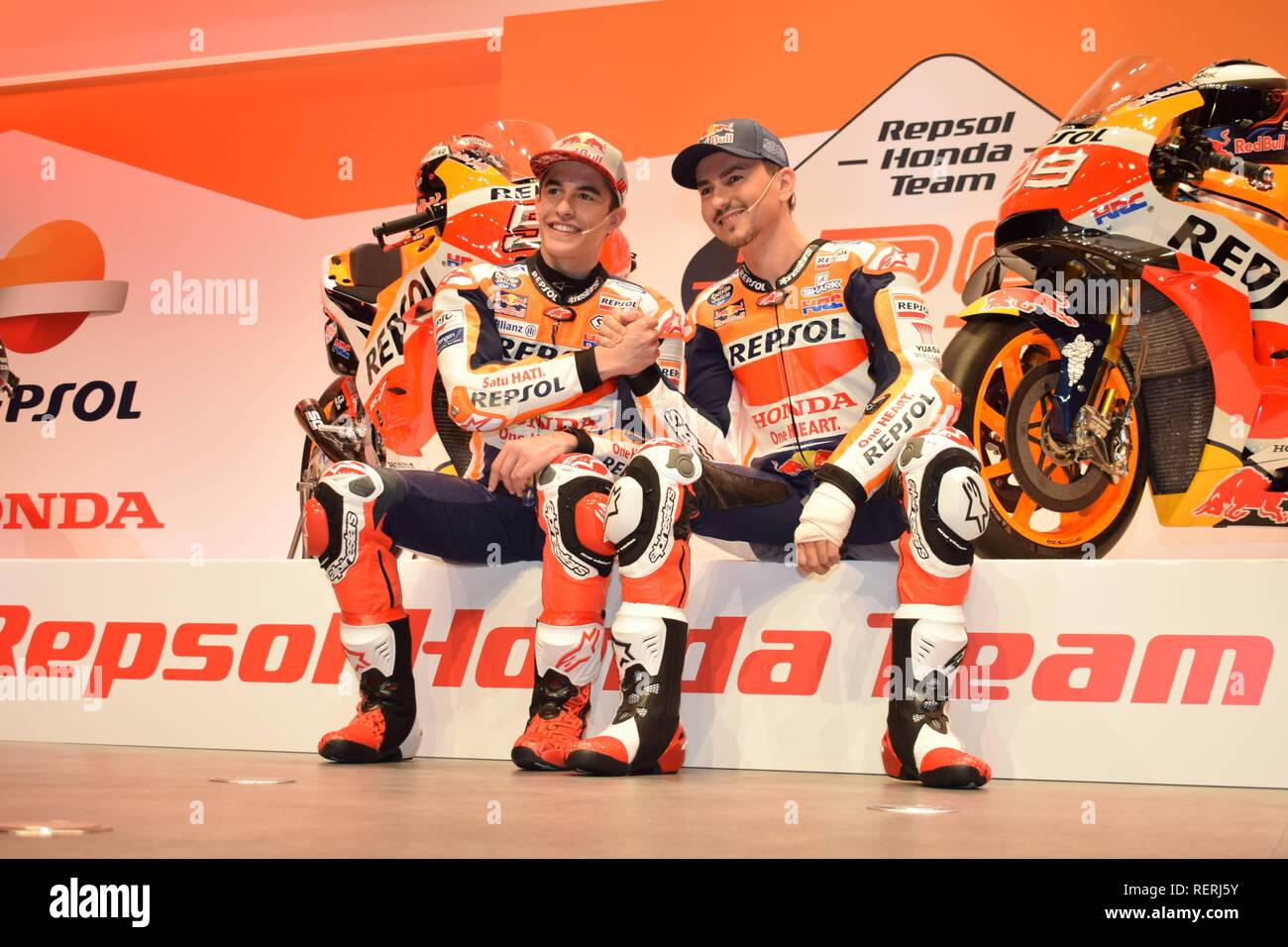 MotoGP - Repsol Honda Team Präsentation - Campus Repsol, Madrid, Spanien - Januar 23, 2019 Ehemalige Repsol Fahrer Mick Doohan (L) und Alex Criville (R) mit von Repsol Marc Marquez und Jorge Lorenzo während der Präsentation Cordon drücken Sie Stockfoto