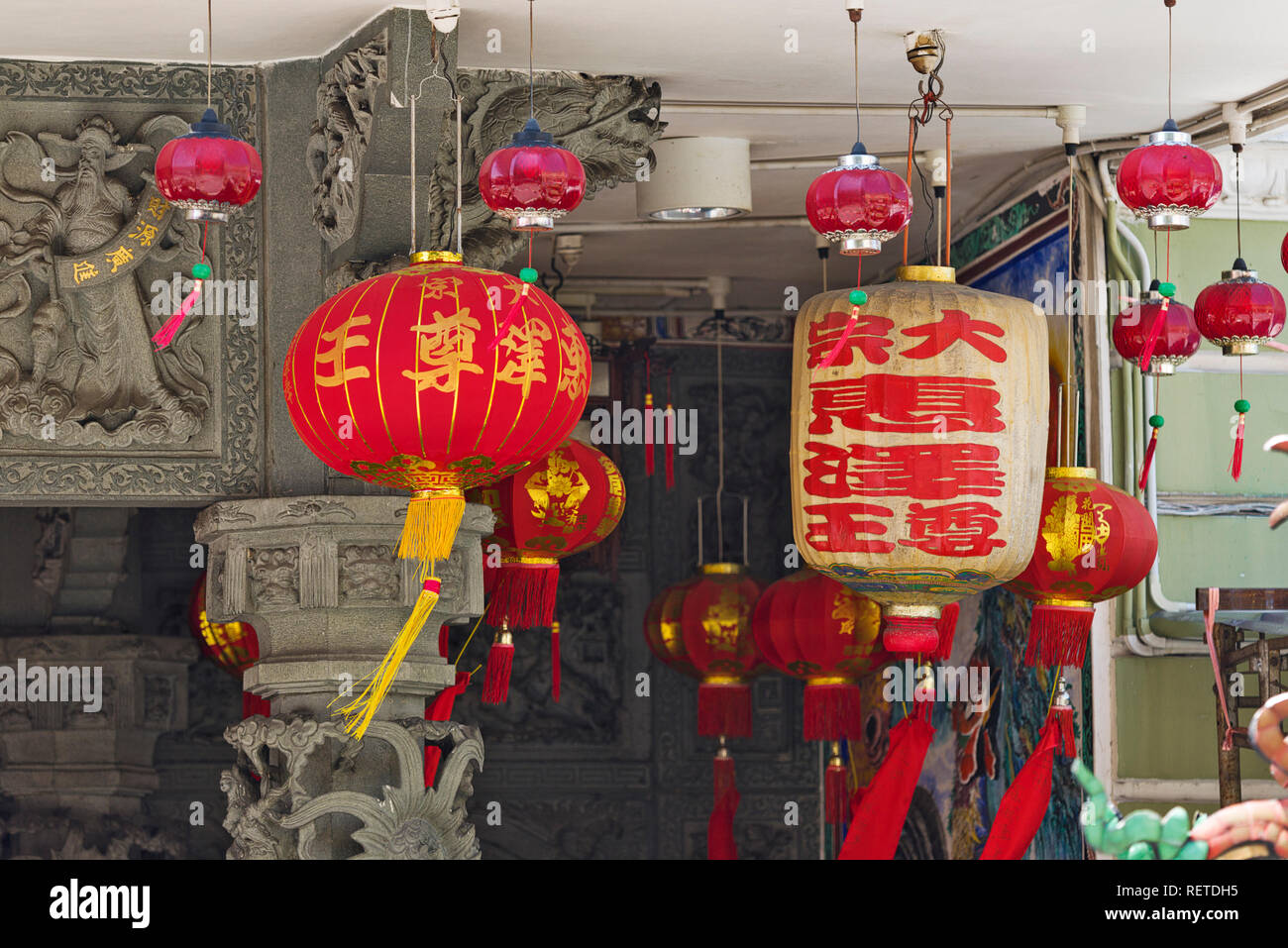 Rote Lampions auf Yap Tempel für das chinesische Neujahr in Georgetown, Penang, Malaysia hängen Stockfoto