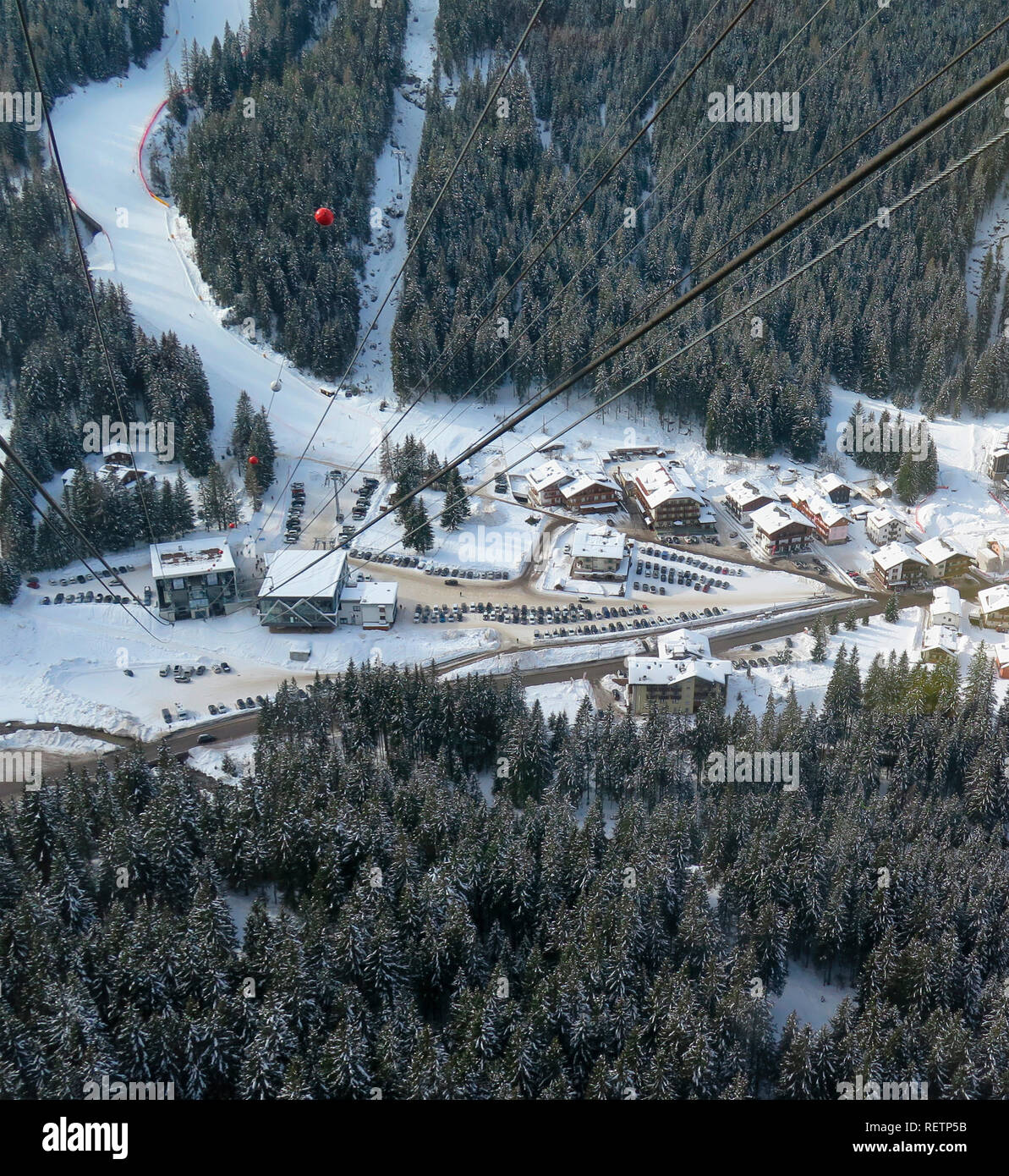 Seilbahn Alba-Col dei Rossi, Fassatal, Dolomiten, Italien Stockfoto