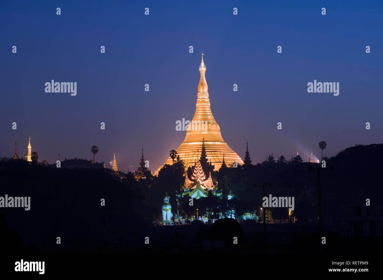 Vor Sonnenaufgang, goldenen Stupa Shwedagon Pagode, Yangon, Myanmar, Birma, Südostasien Stockfoto