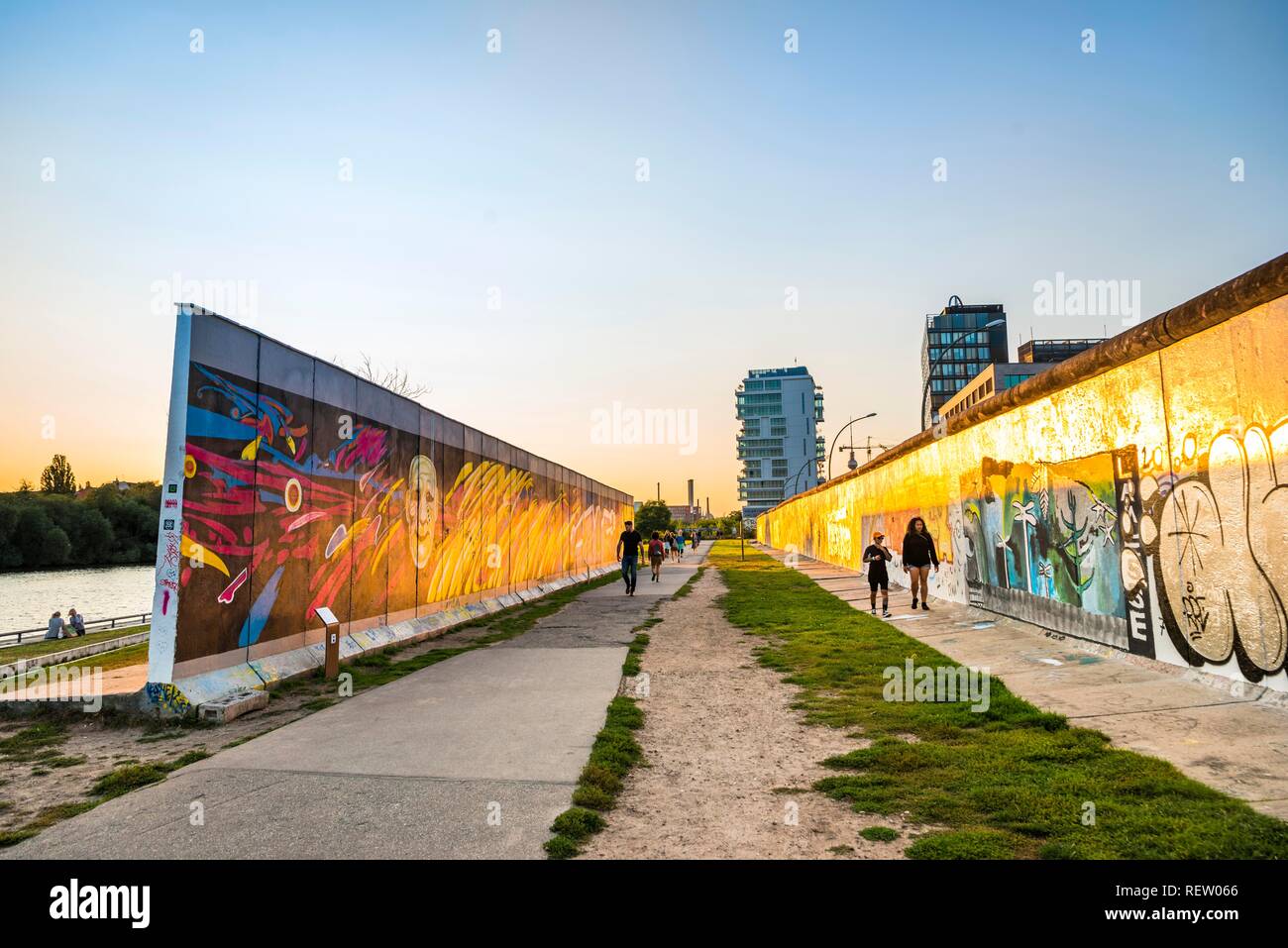 Berliner Mauer East Side Gallery und der Spree, Berlin-Friedrichshain, Berlin, Deutschland Stockfoto