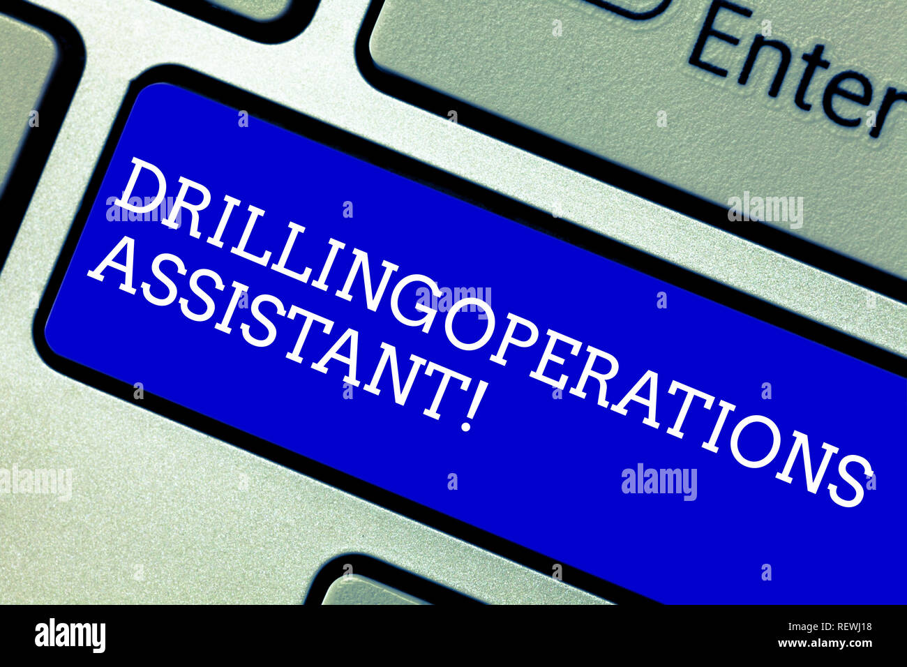 Wort schreiben Text Bohrarbeiten Assistant. Business Konzept für die Arbeit an der Bohrmaschine, Tastatur Absicht getan betreut com zu erstellen Stockfoto
