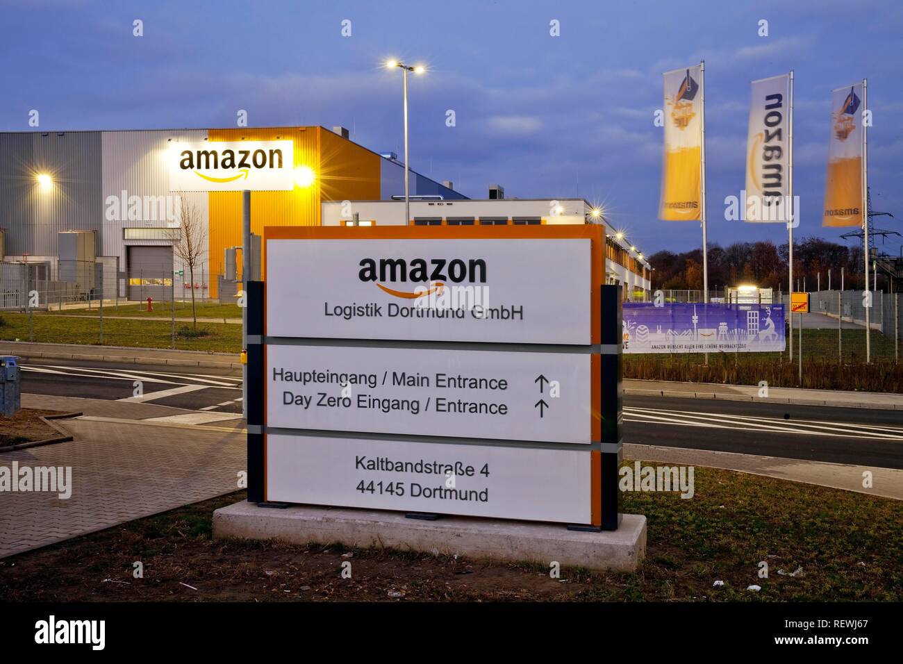 Amazon Logistikzentrum, Haupteingang, Dortmund, auf dem Gelände der ehemaligen Westfalenhütte ihren, Ruhrgebiet, Nordrhein-Westfalen Stockfoto