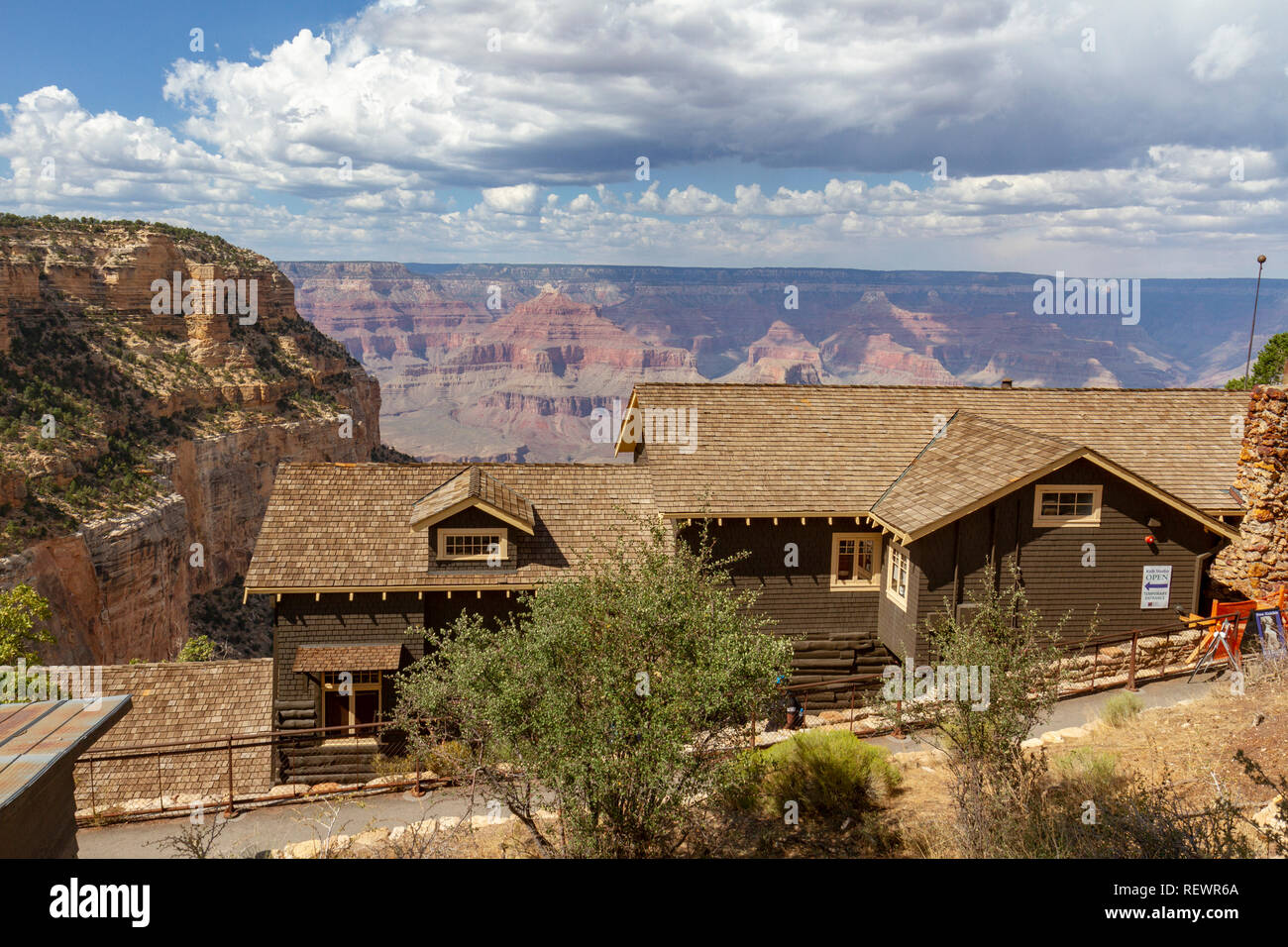 Das Kolb Studio mit Blick auf den Grand Canyon aus der Rim Trail in der  Nähe von Bright Angel Lodge, Grand Canyon National Park, Arizona, USA  Stockfotografie - Alamy