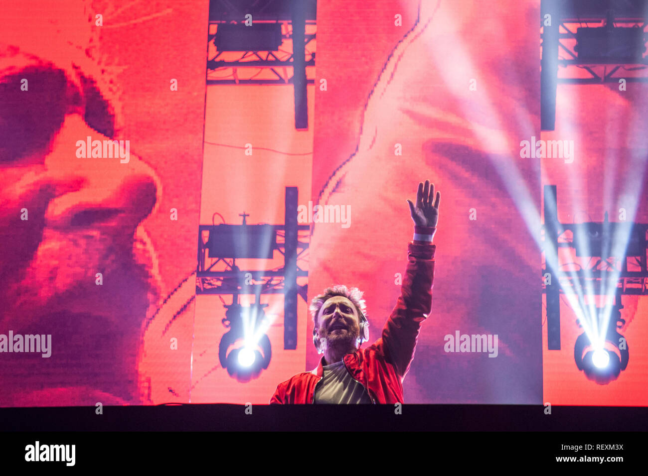 NOVI SAD, Serbien - 15. JULI 2018: David Guetta, einem französischen DJ und techno Electro Producer, auf der Bühne während der von Exit Festival 2018 Bild Stockfoto
