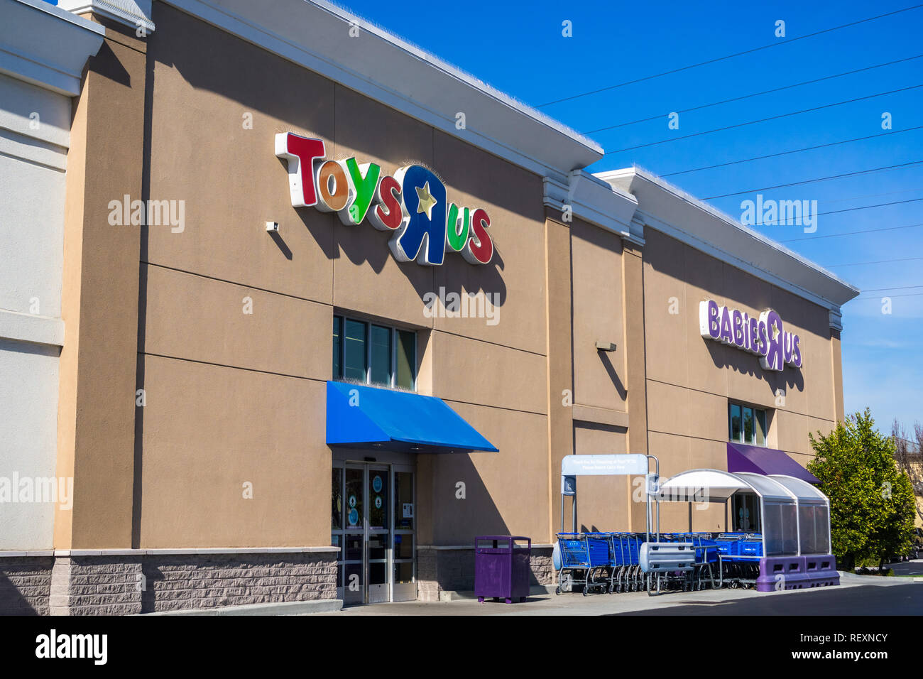 Januar 30, Sunnyvale 2018/CA/USA - Toys R Us Eingang an einem der Stores in San Francisco Bay Area. Stockfoto