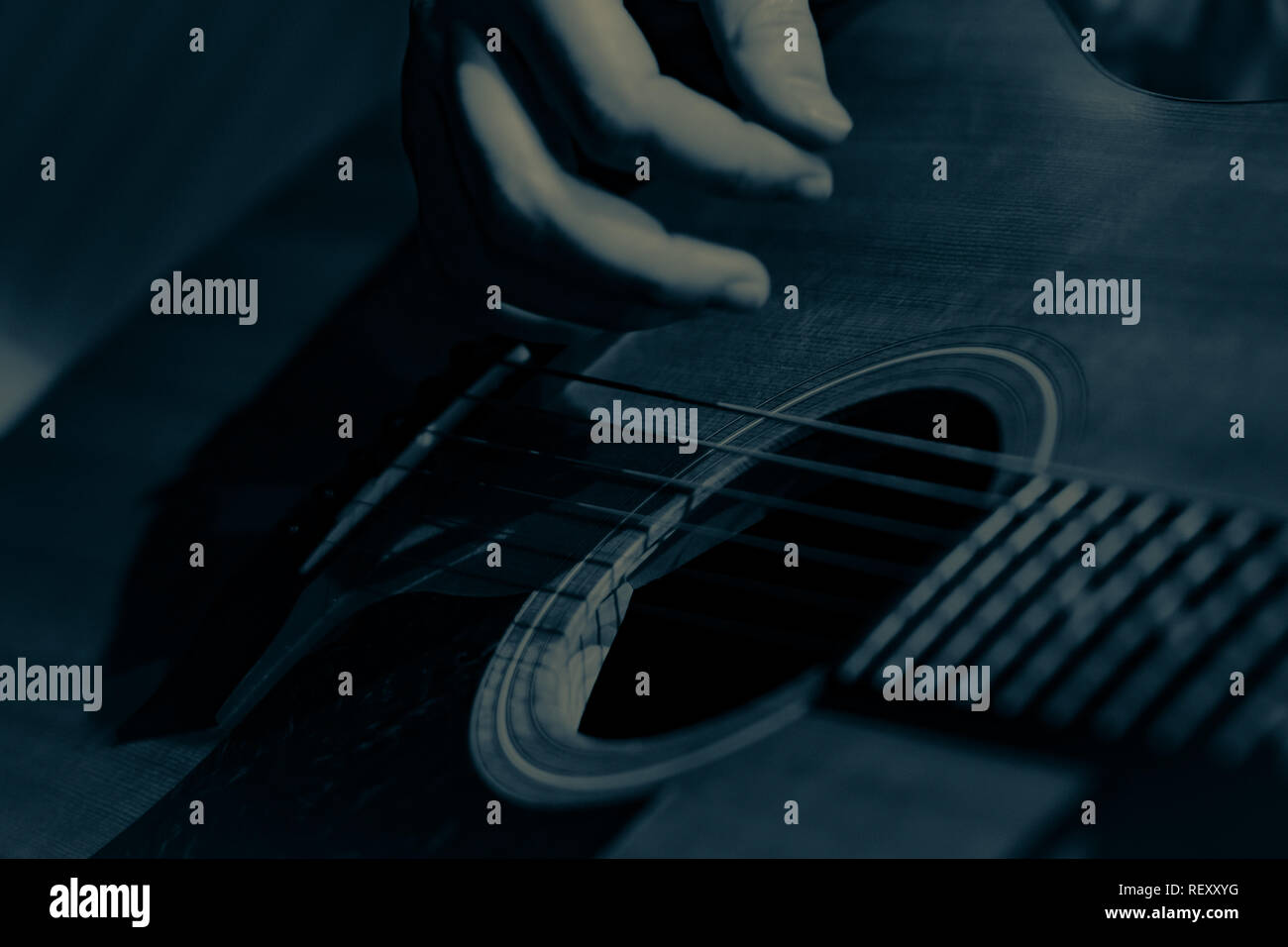 Grüne Tönung Gitarre Lektion Stockfoto