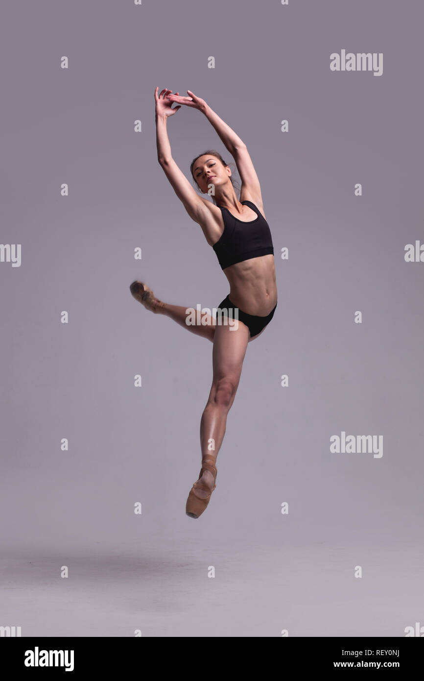 Schöne Balletttänzerin isoliert Stockfoto