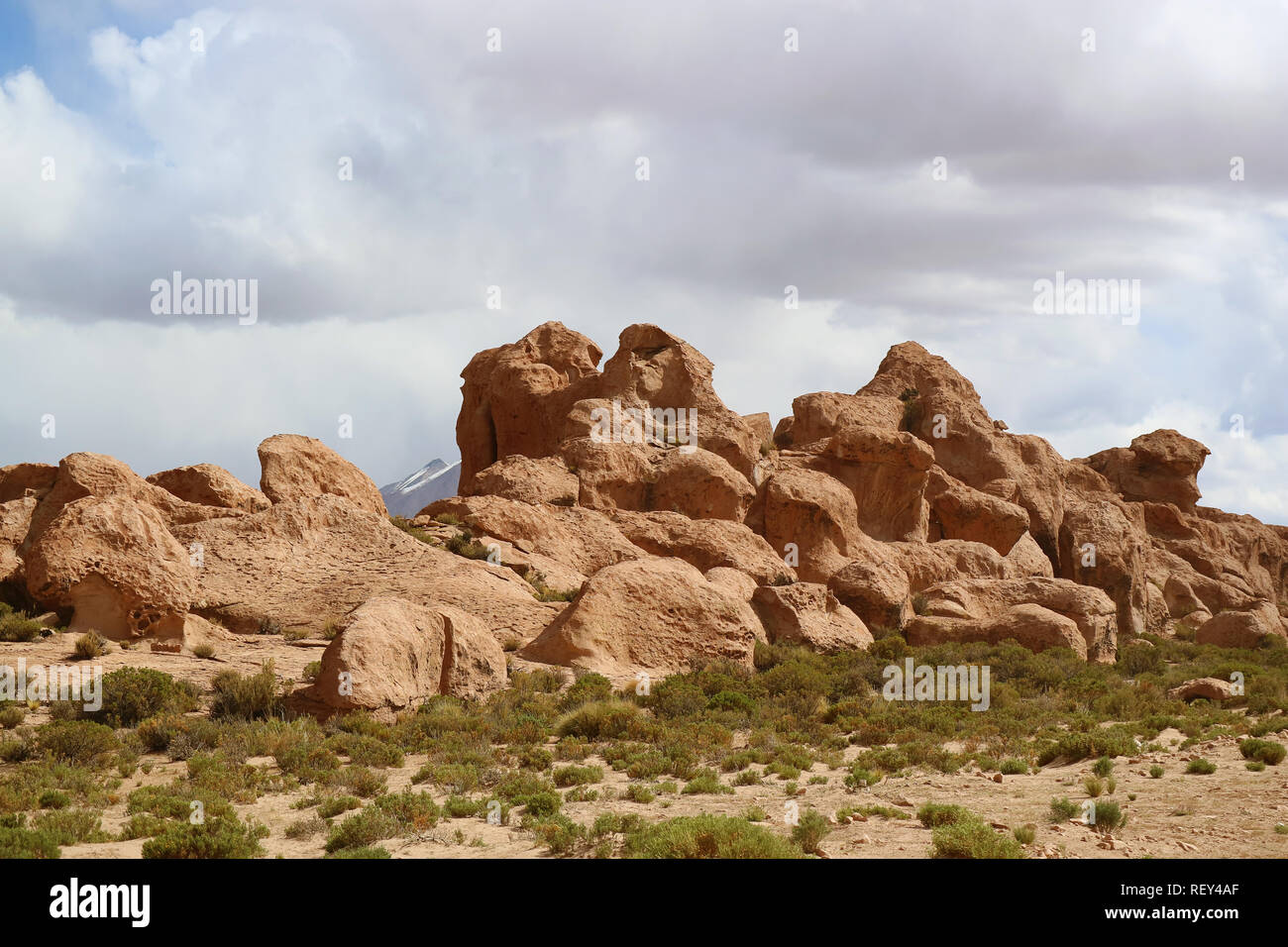 Einzigartige Felsformationen entlang der Straße in Siloli Wüste, bolivianischen Altiplano, Potosi, Bolivien Stockfoto